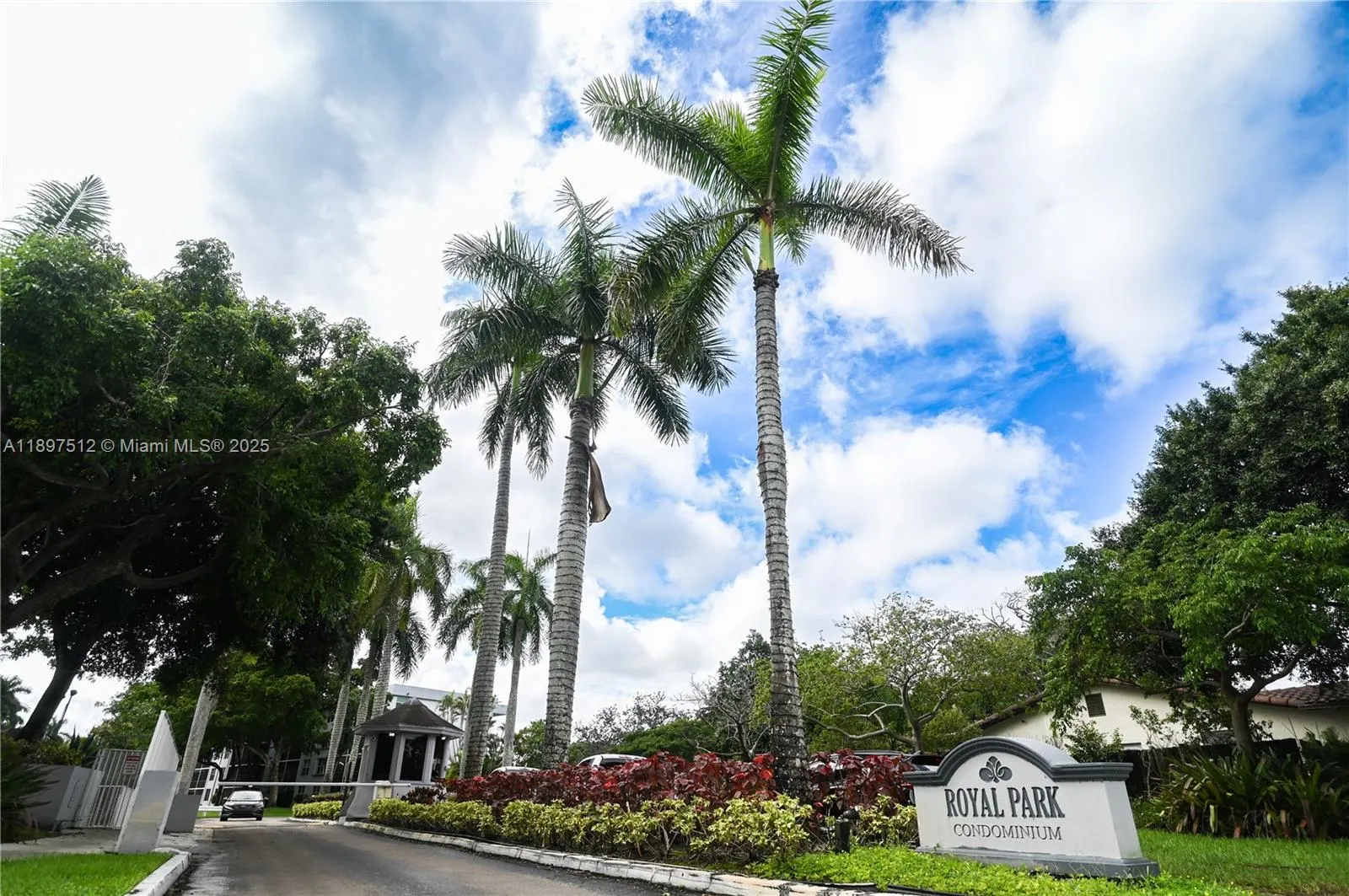 110 Royal Park Dr, #2H