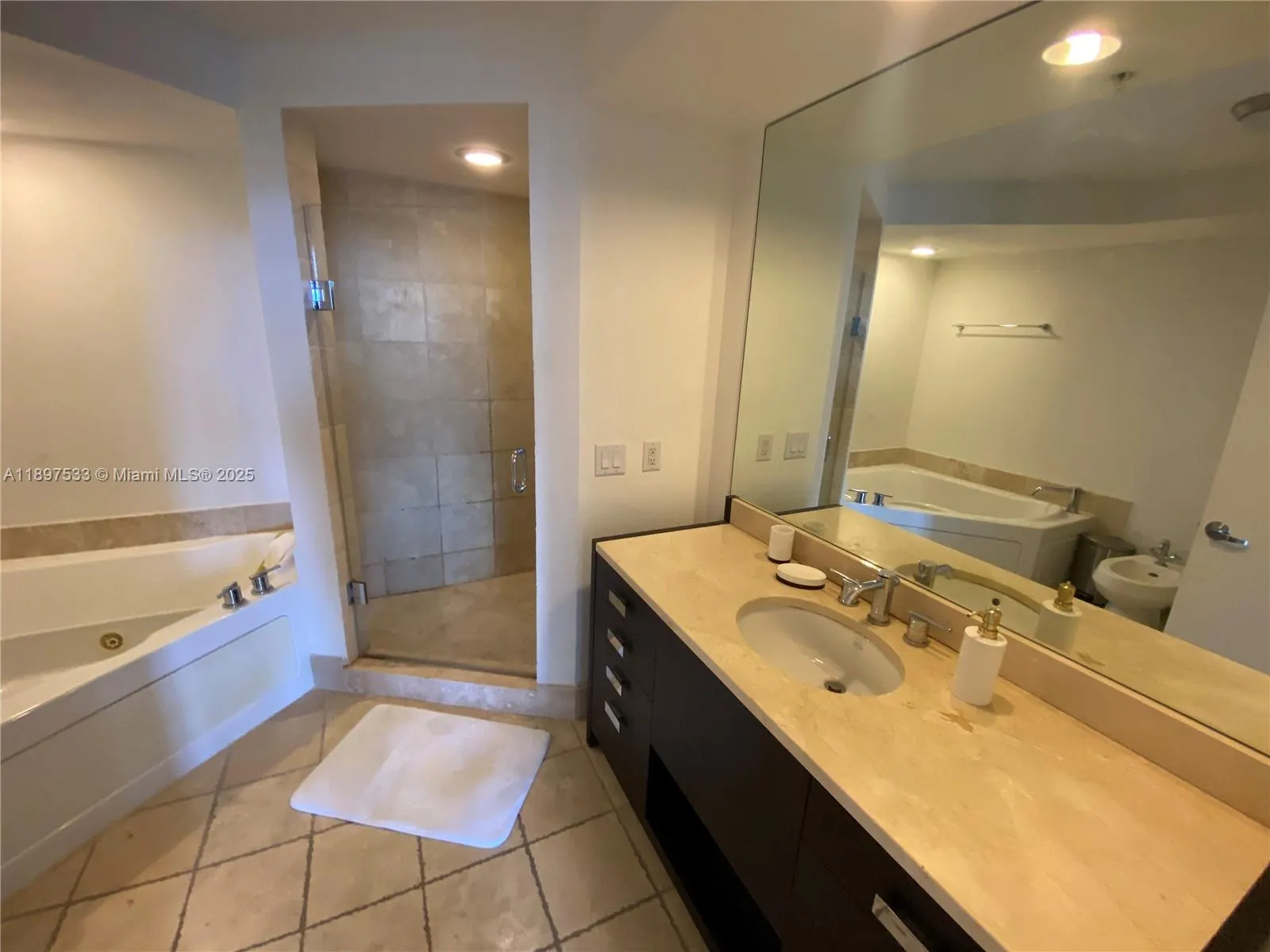 18201 Collins Ave, #708