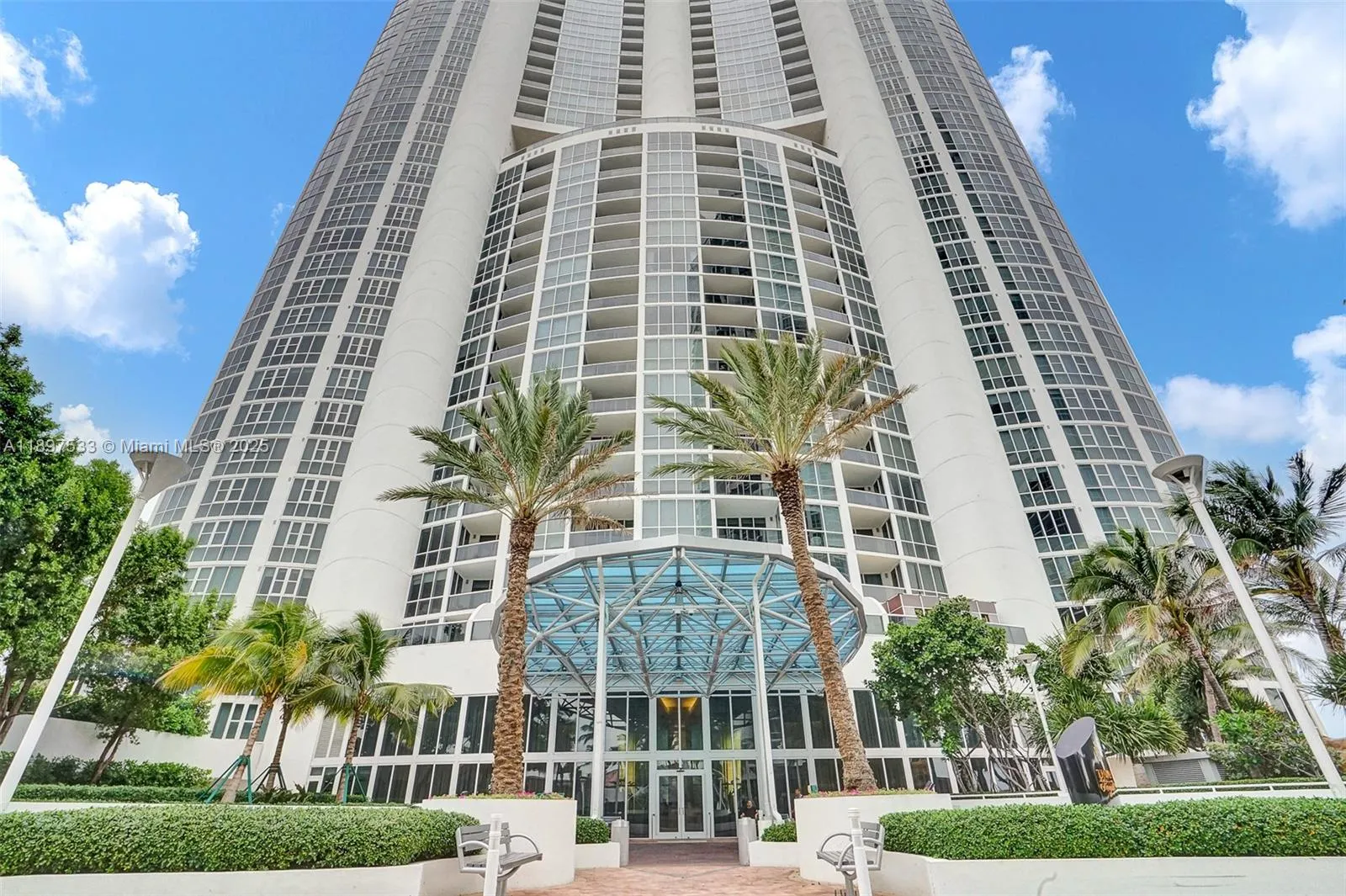 18201 Collins Ave, #708