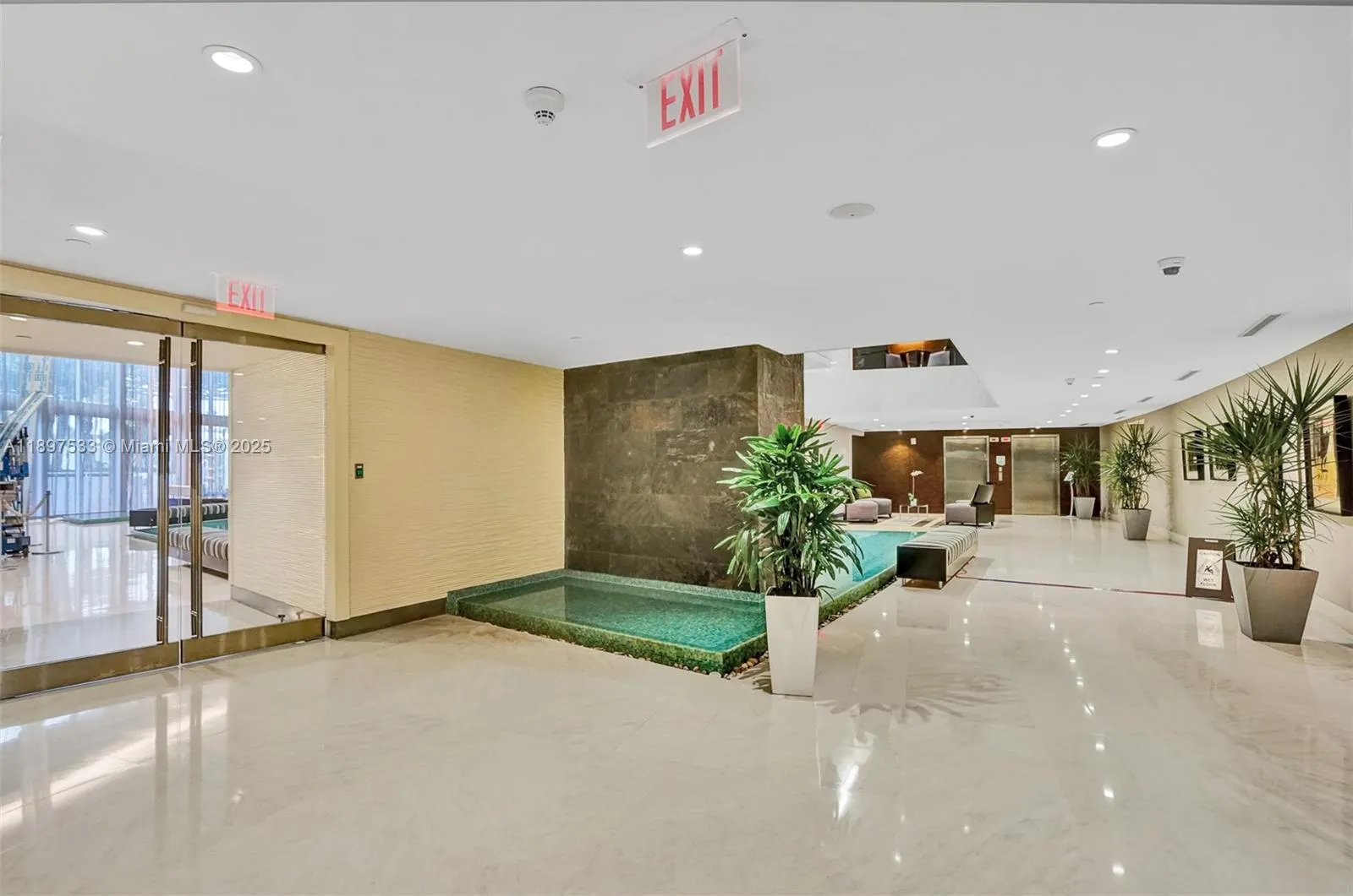 18201 Collins Ave, #708
