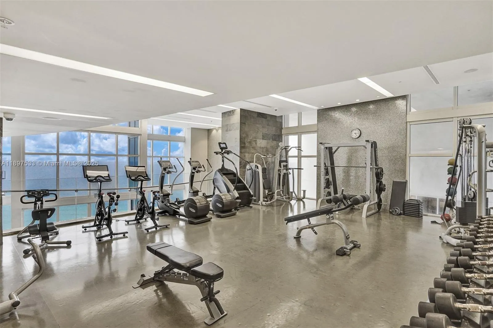 18201 Collins Ave, #708