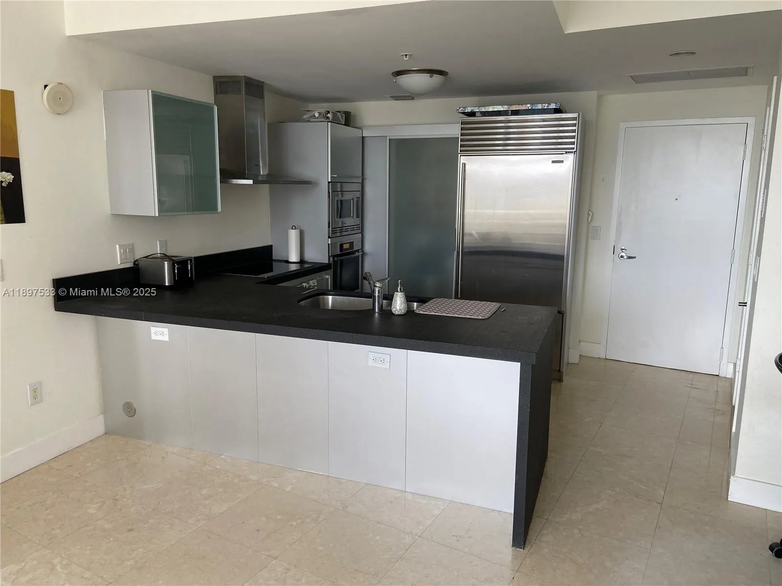 18201 Collins Ave, #708