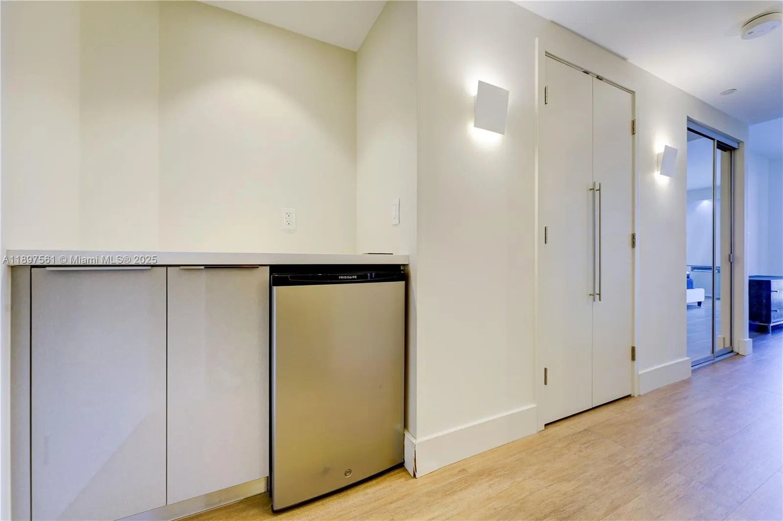 2800 ISLAND BL, #2904