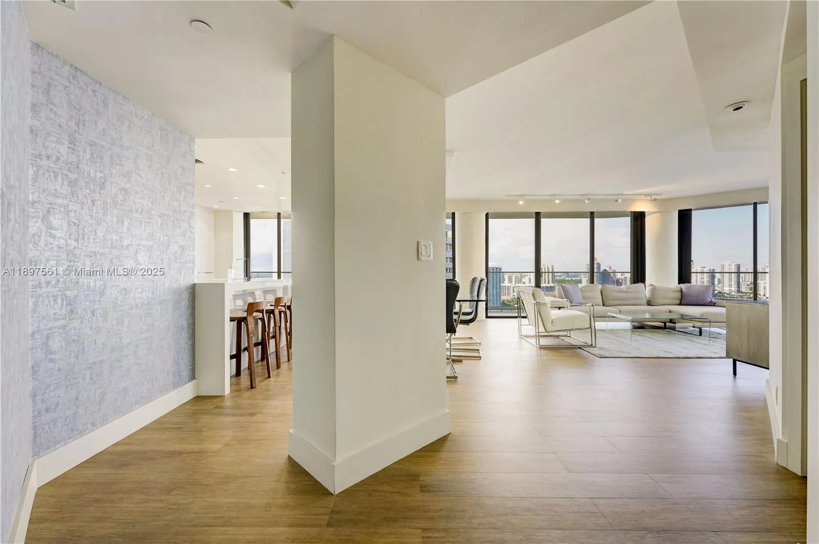 2800 ISLAND BL, #2904