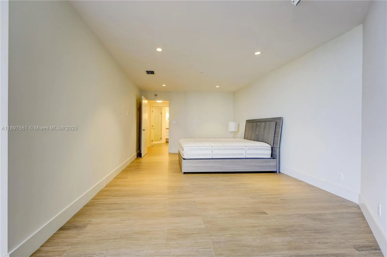 2800 ISLAND BL, #2904