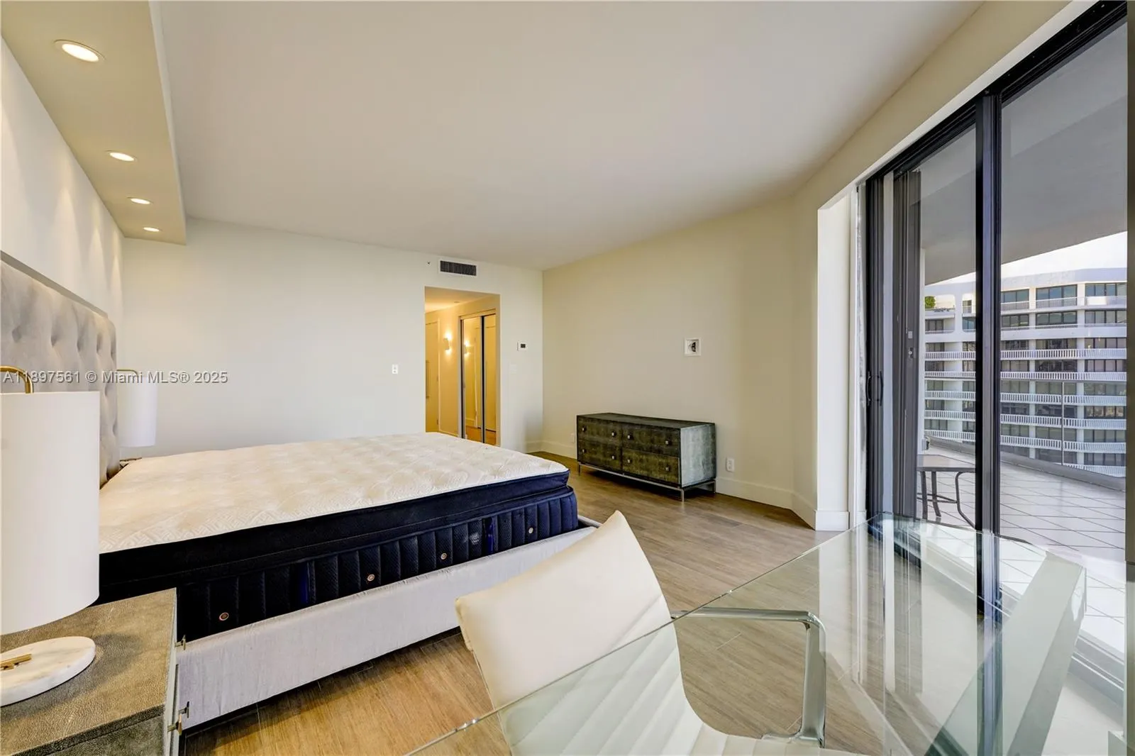 2800 ISLAND BL, #2904