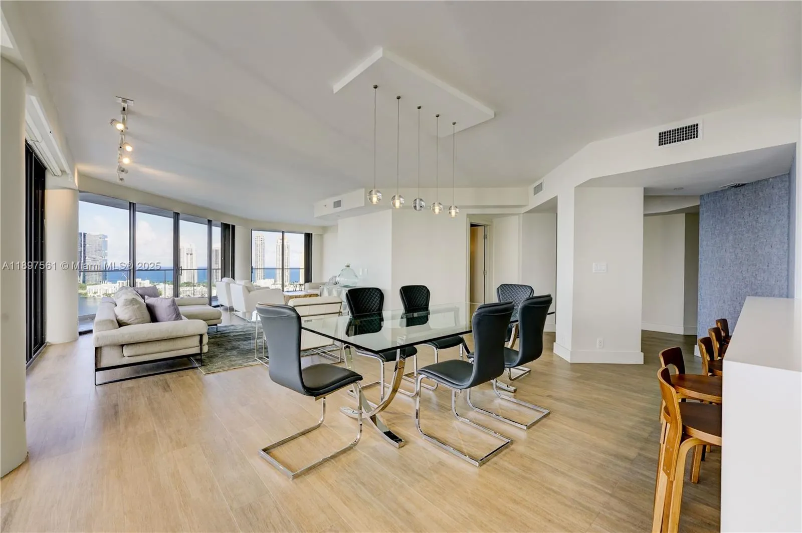 2800 ISLAND BL, #2904