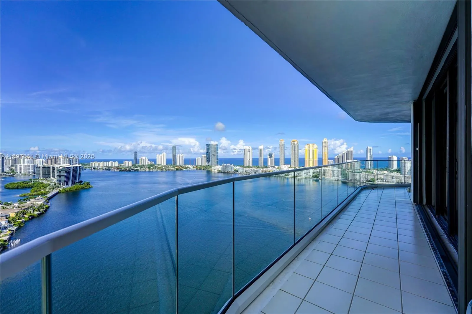 2800 ISLAND BL, #2904