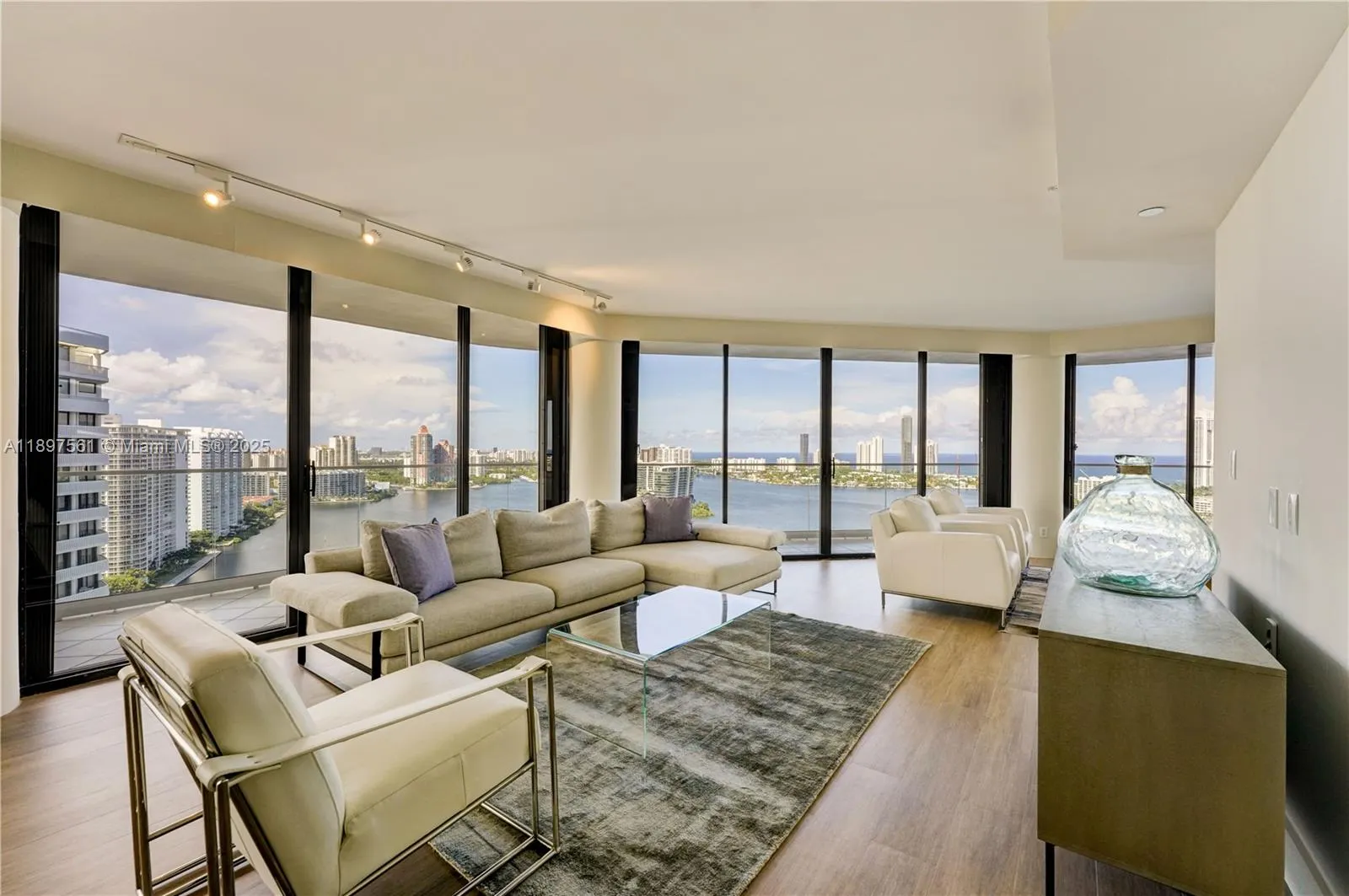 2800 ISLAND BL, #2904