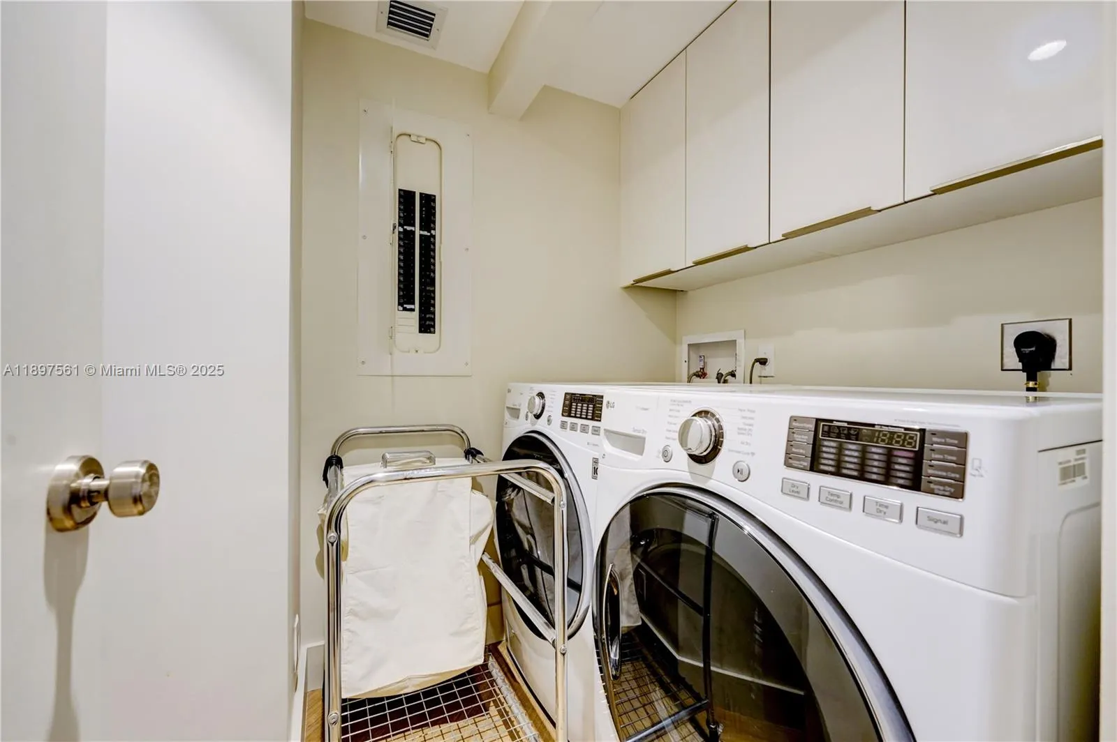 2800 ISLAND BL, #2904