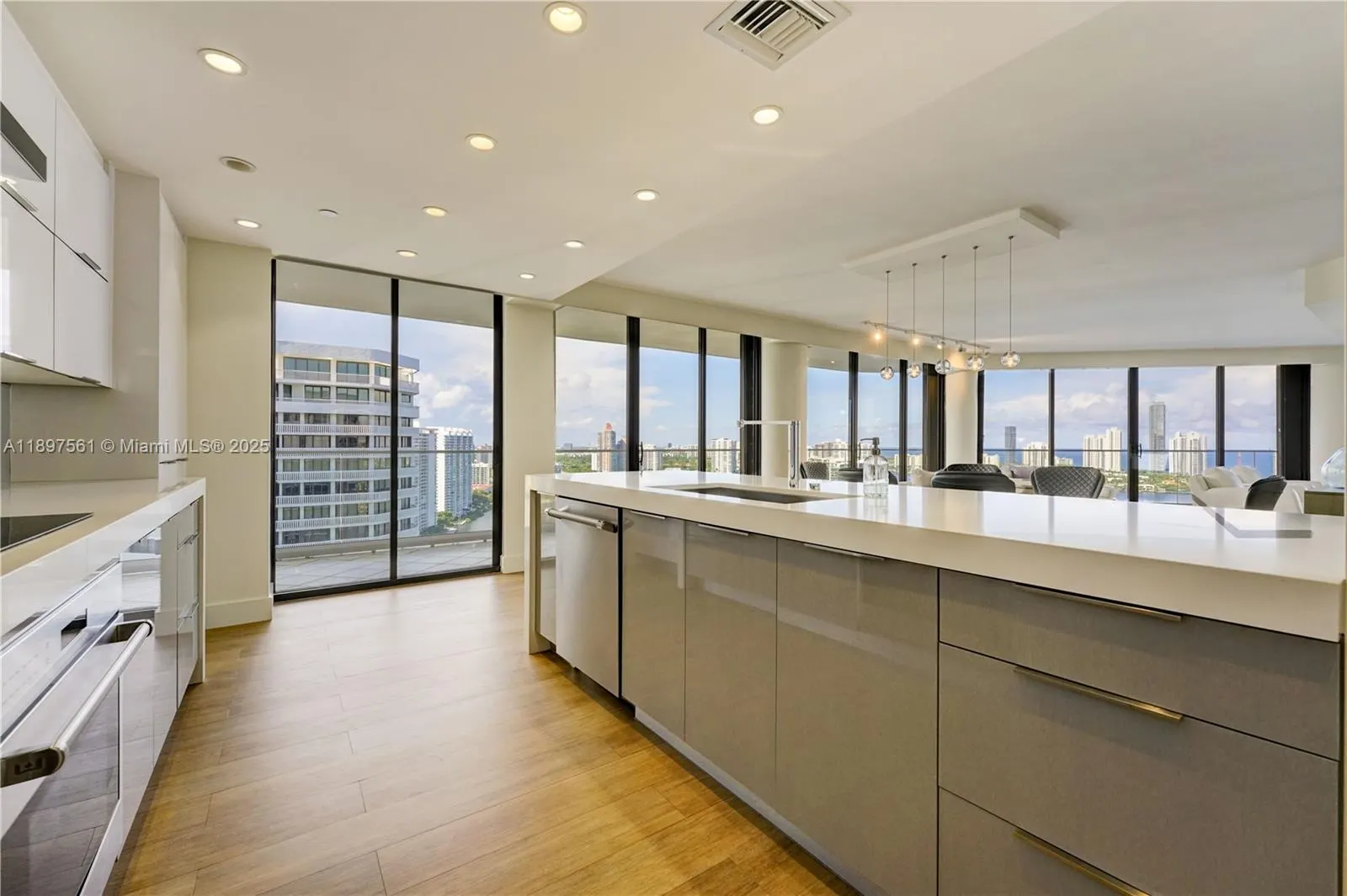 2800 ISLAND BL, #2904