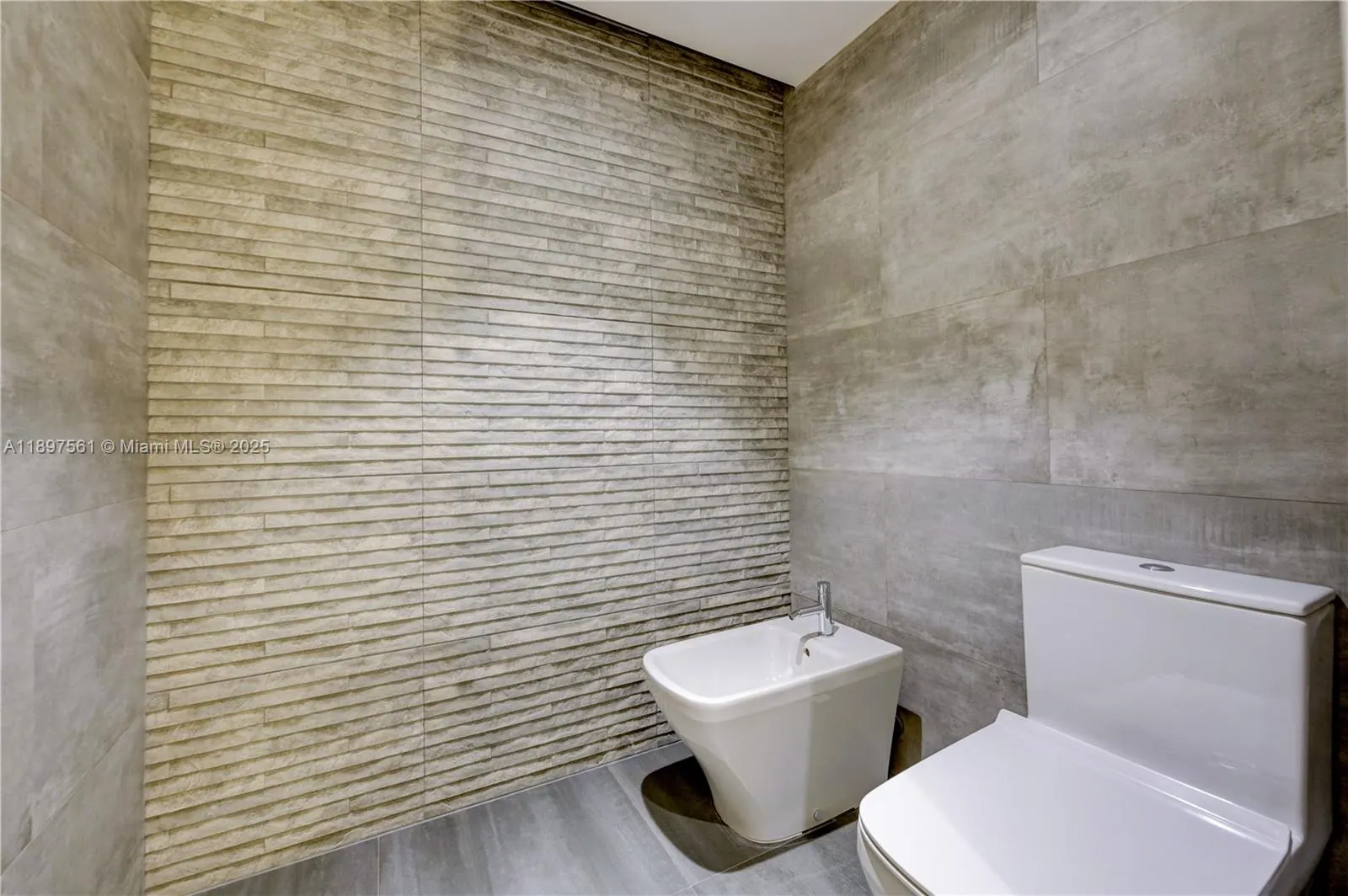 2800 ISLAND BL, #2904