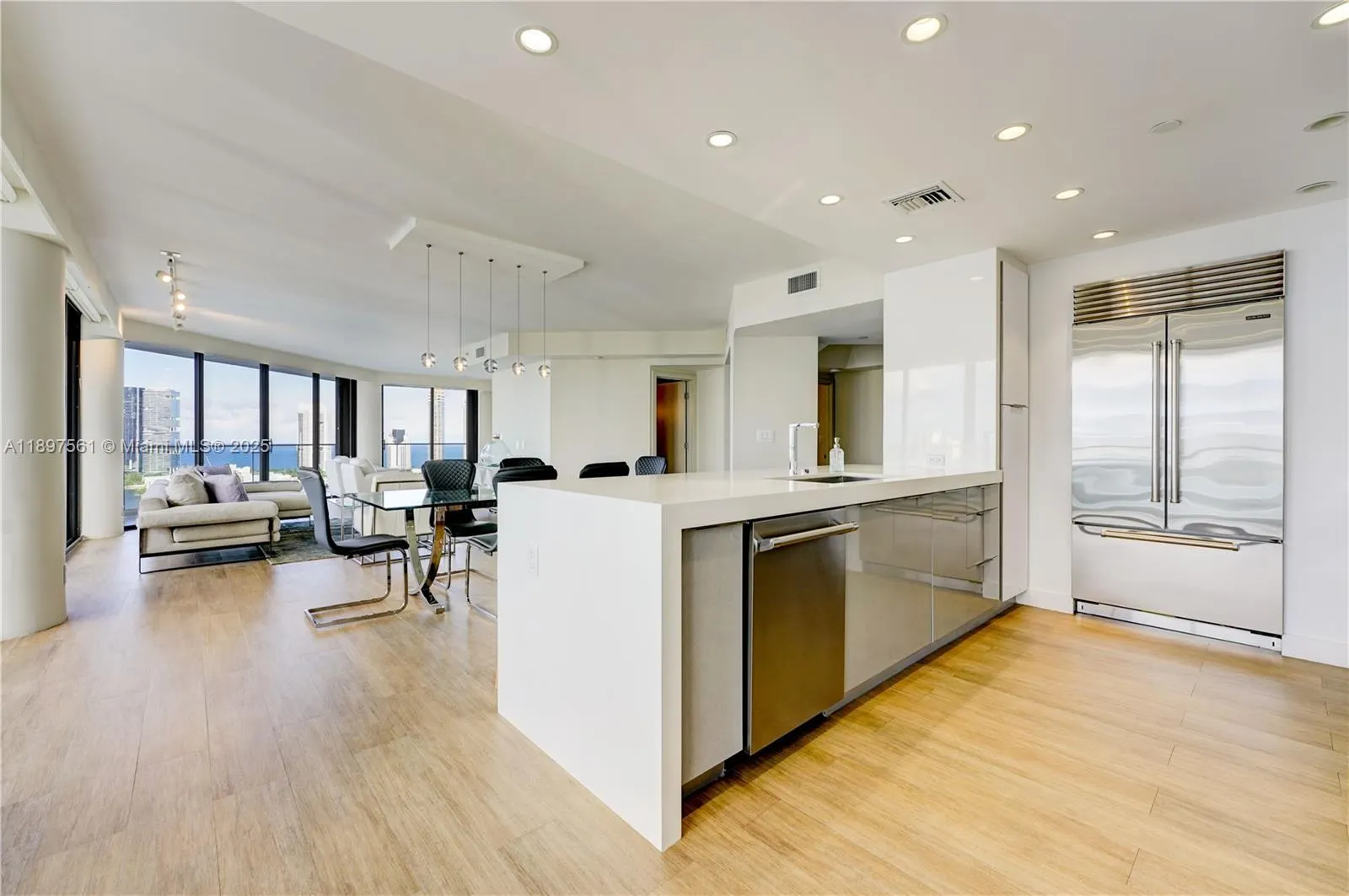 2800 ISLAND BL, #2904