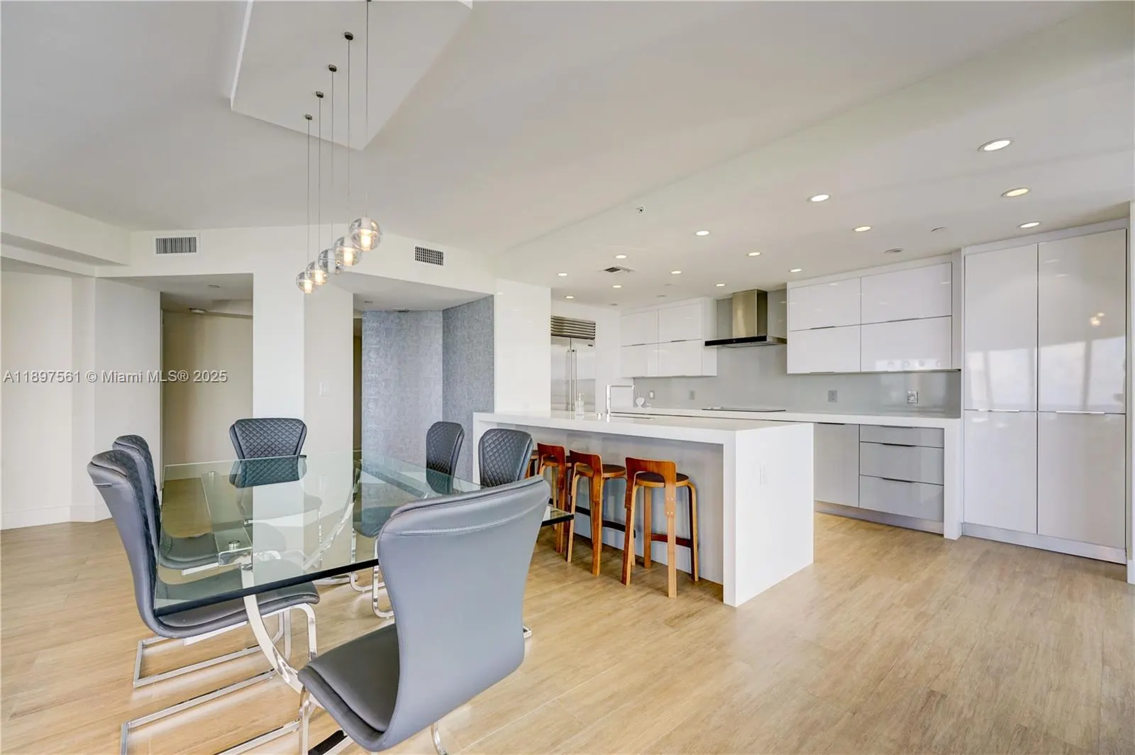 2800 ISLAND BL, #2904