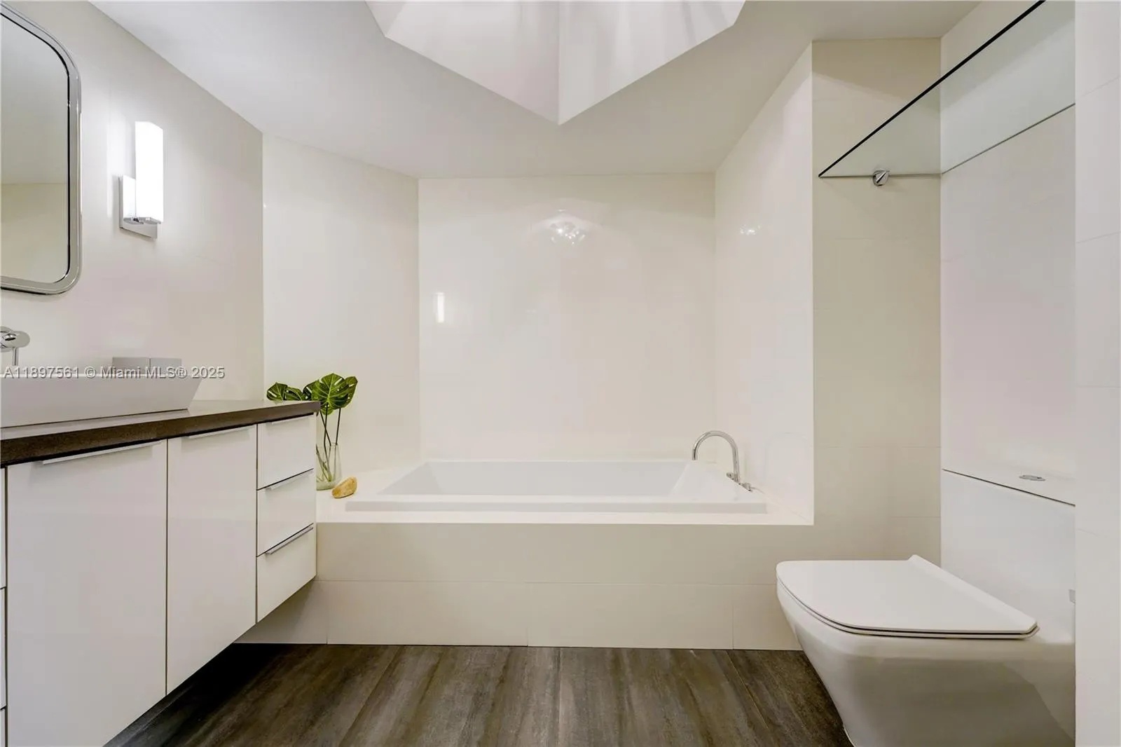 2800 ISLAND BL, #2904