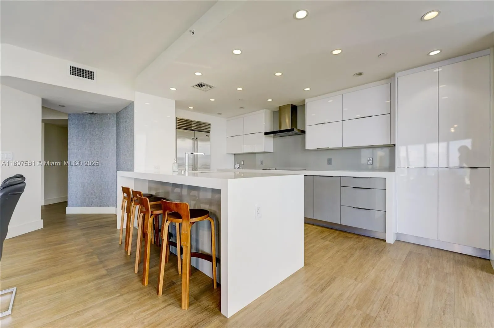 2800 ISLAND BL, #2904