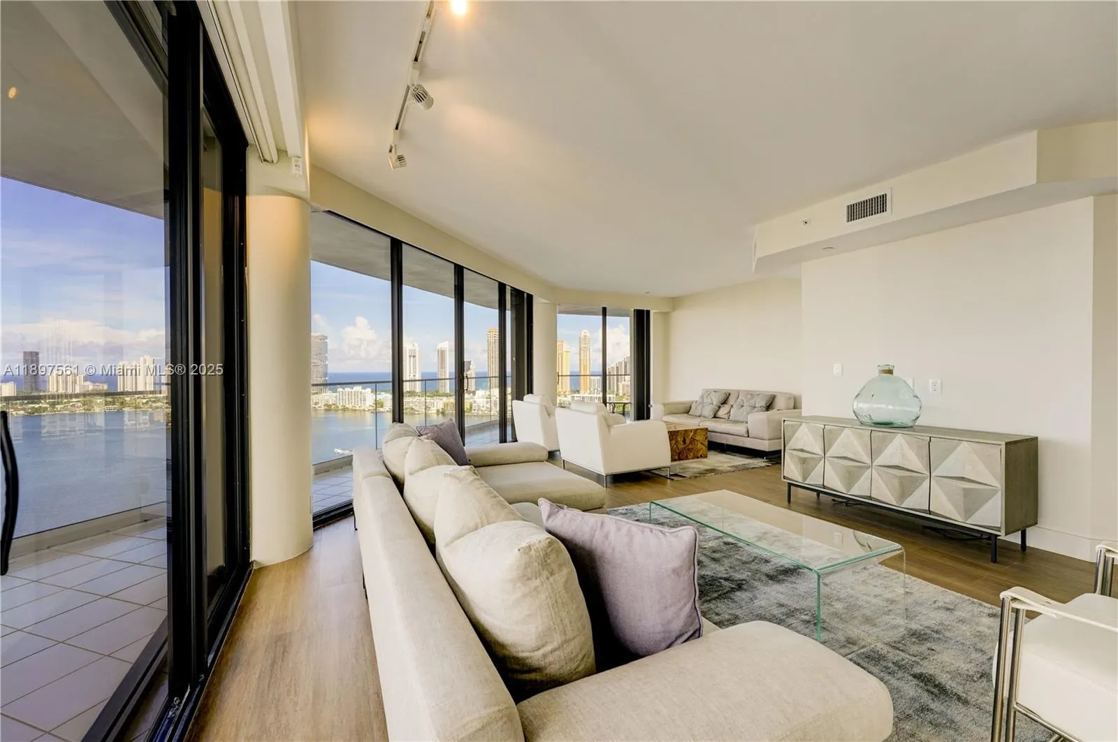 2800 ISLAND BL, #2904