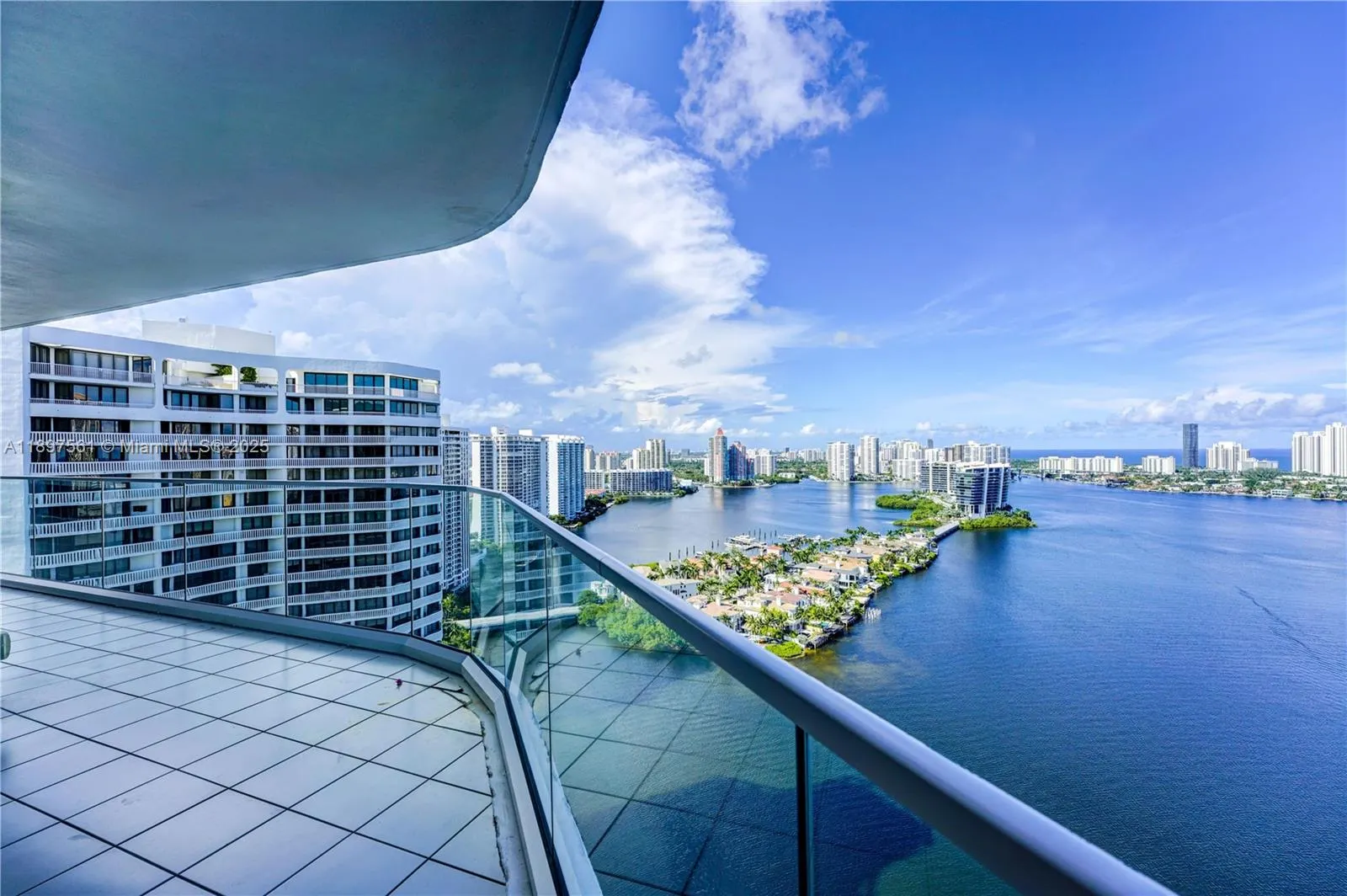 2800 ISLAND BL, #2904