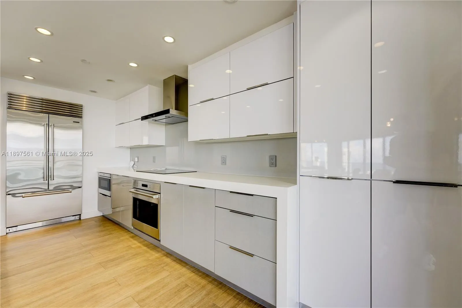 2800 ISLAND BL, #2904