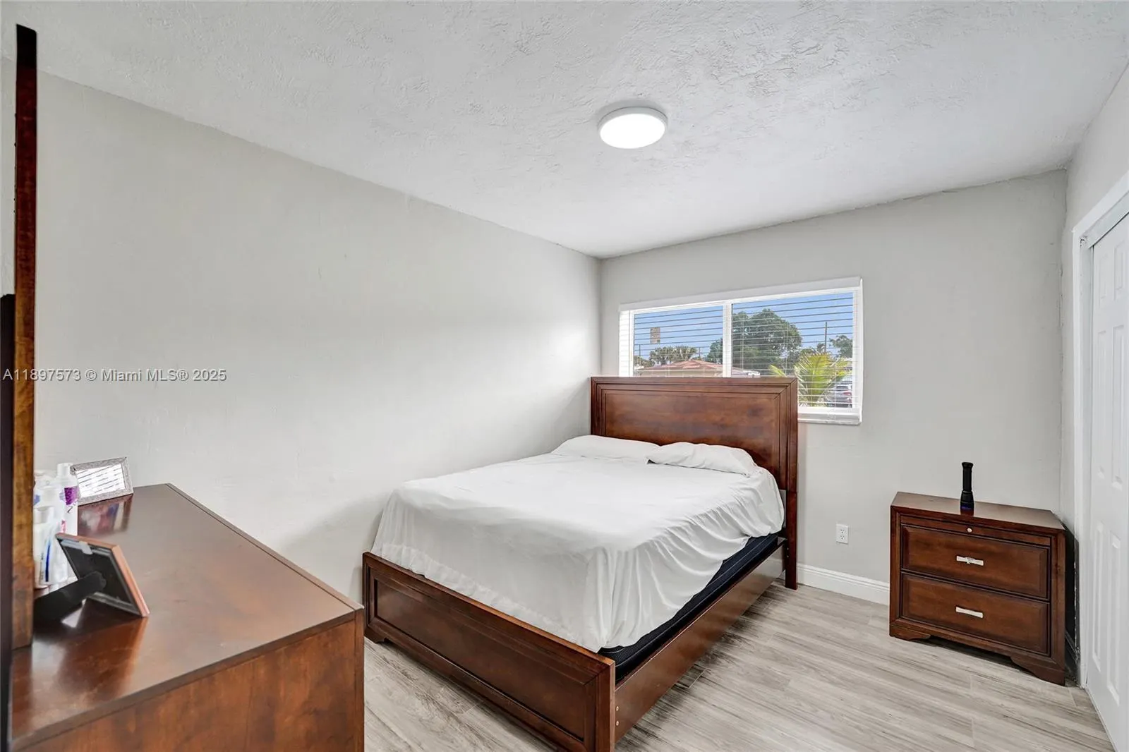 631 Arizona Ave