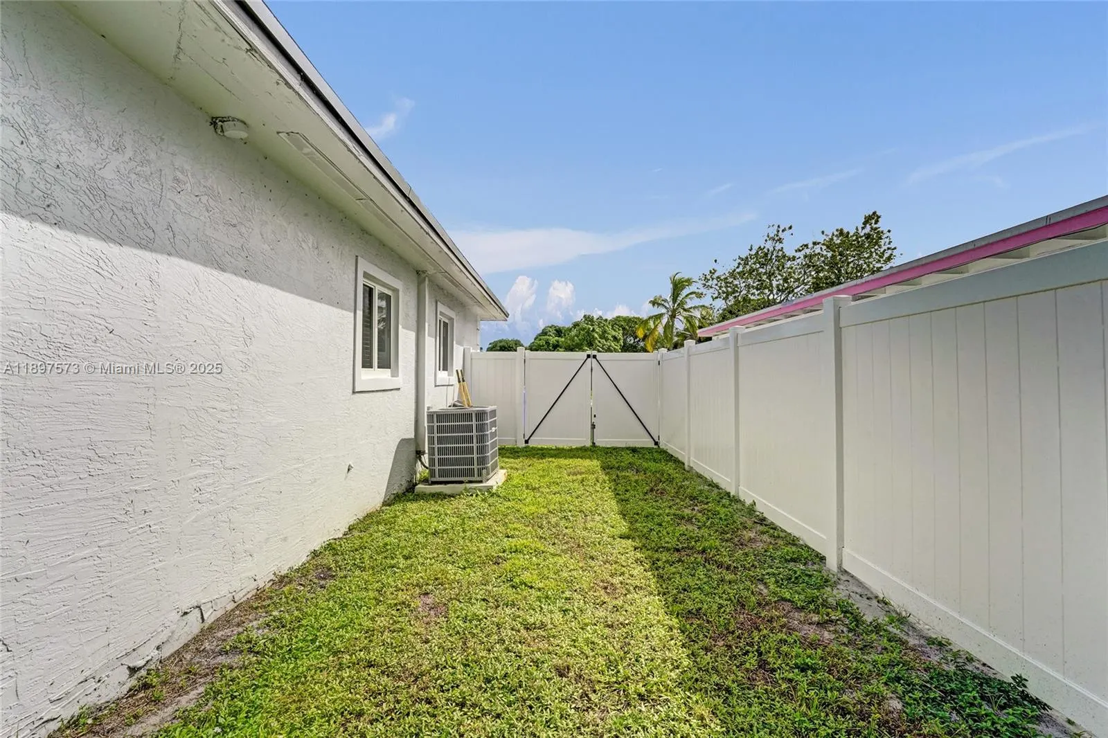 631 Arizona Ave