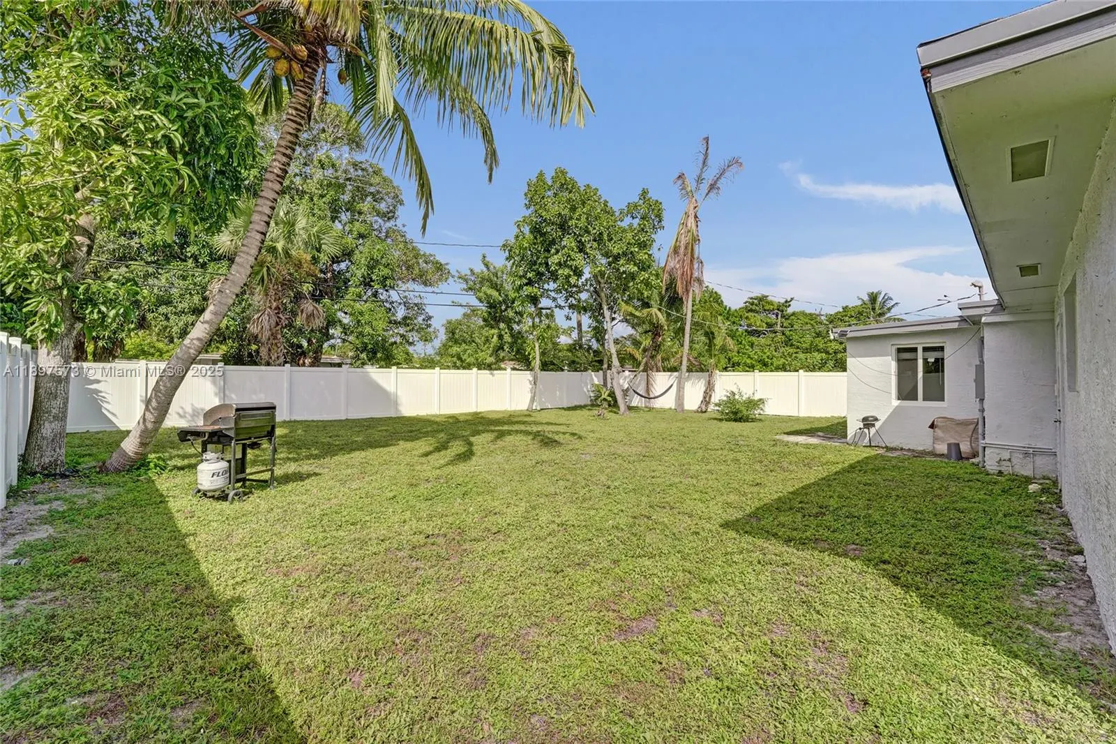 631 Arizona Ave