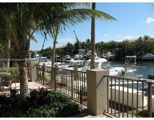 90 Edgewater Dr, #505