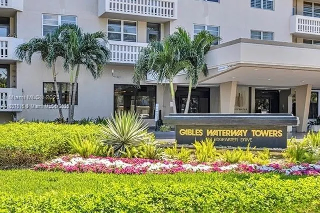 90 Edgewater Dr, #505