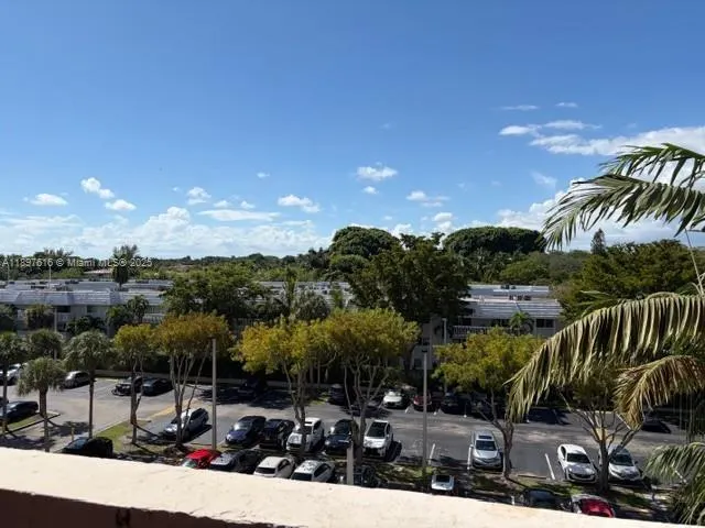 90 Edgewater Dr, #505