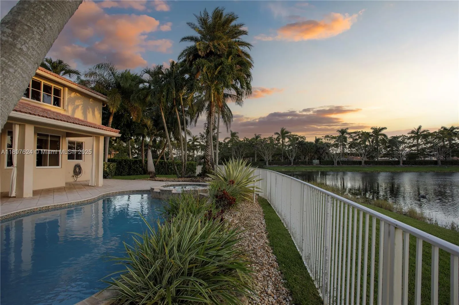3620 Heron Ridge Ln
