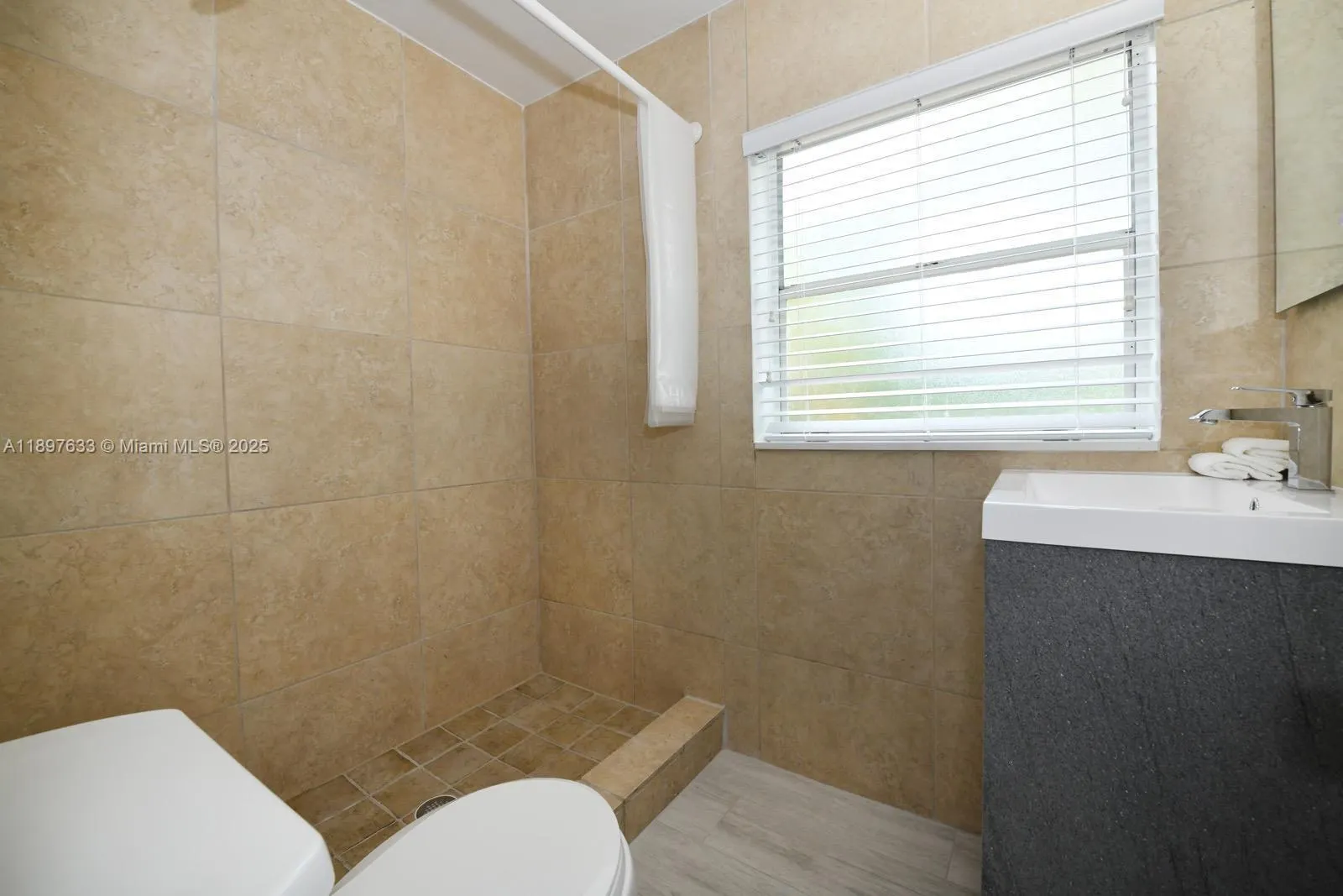 653 Michigan Ave, #1