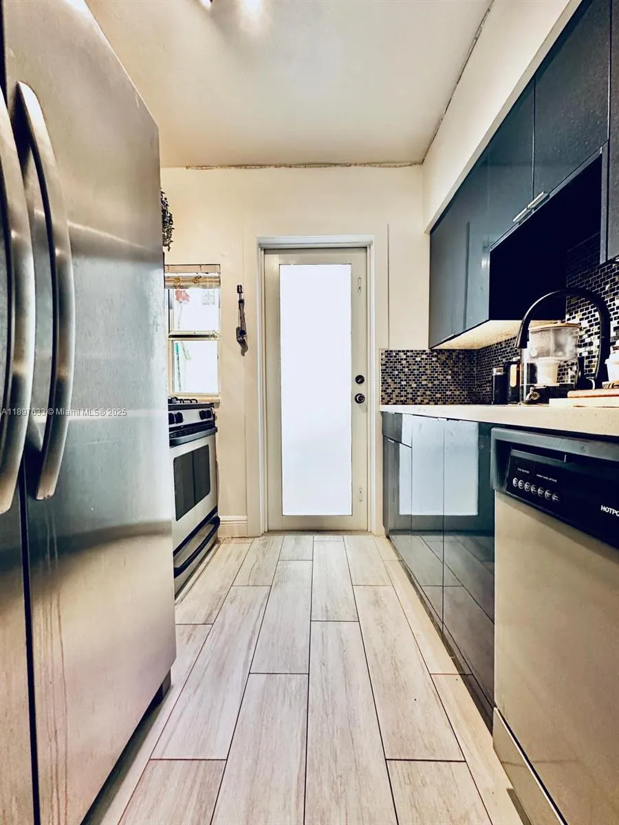 653 Michigan Ave, #1