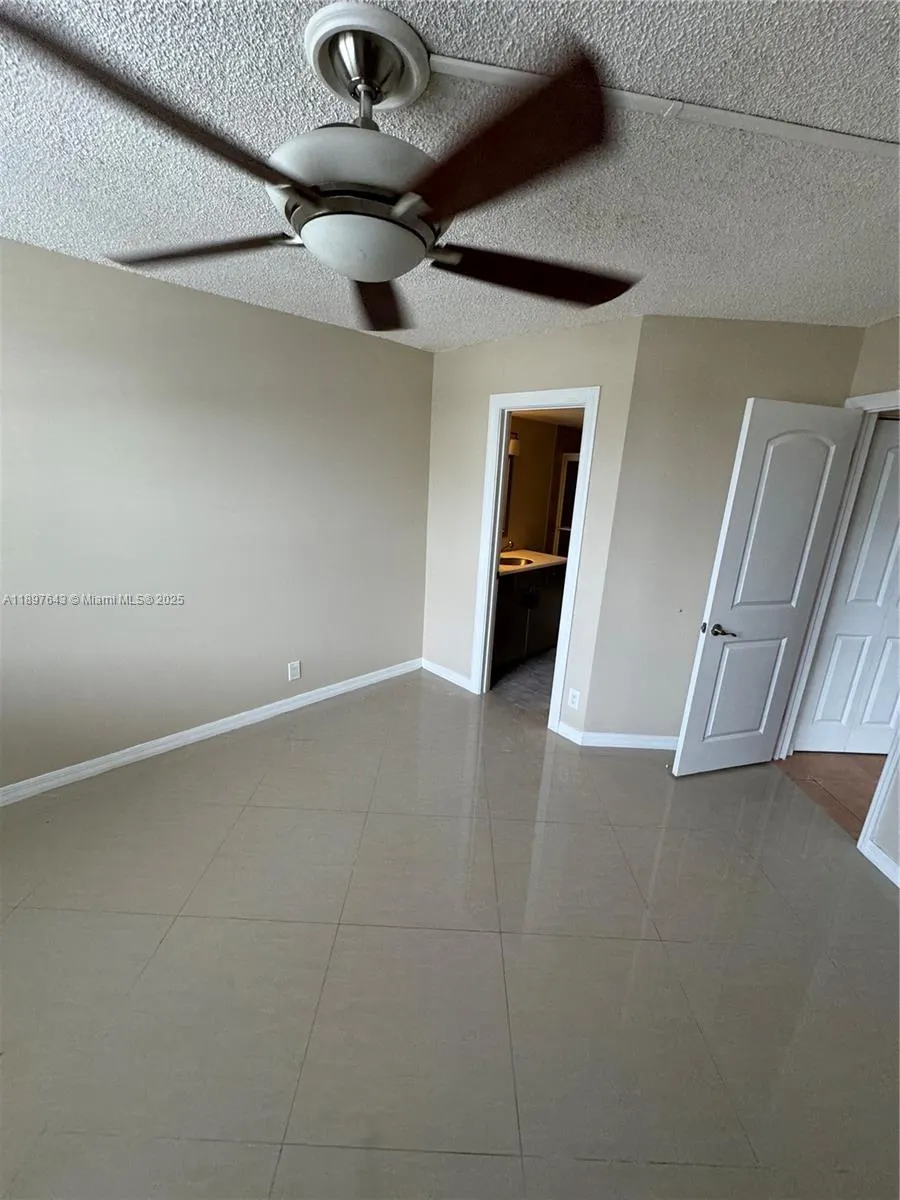 216 Lake Pointe Dr, #120
