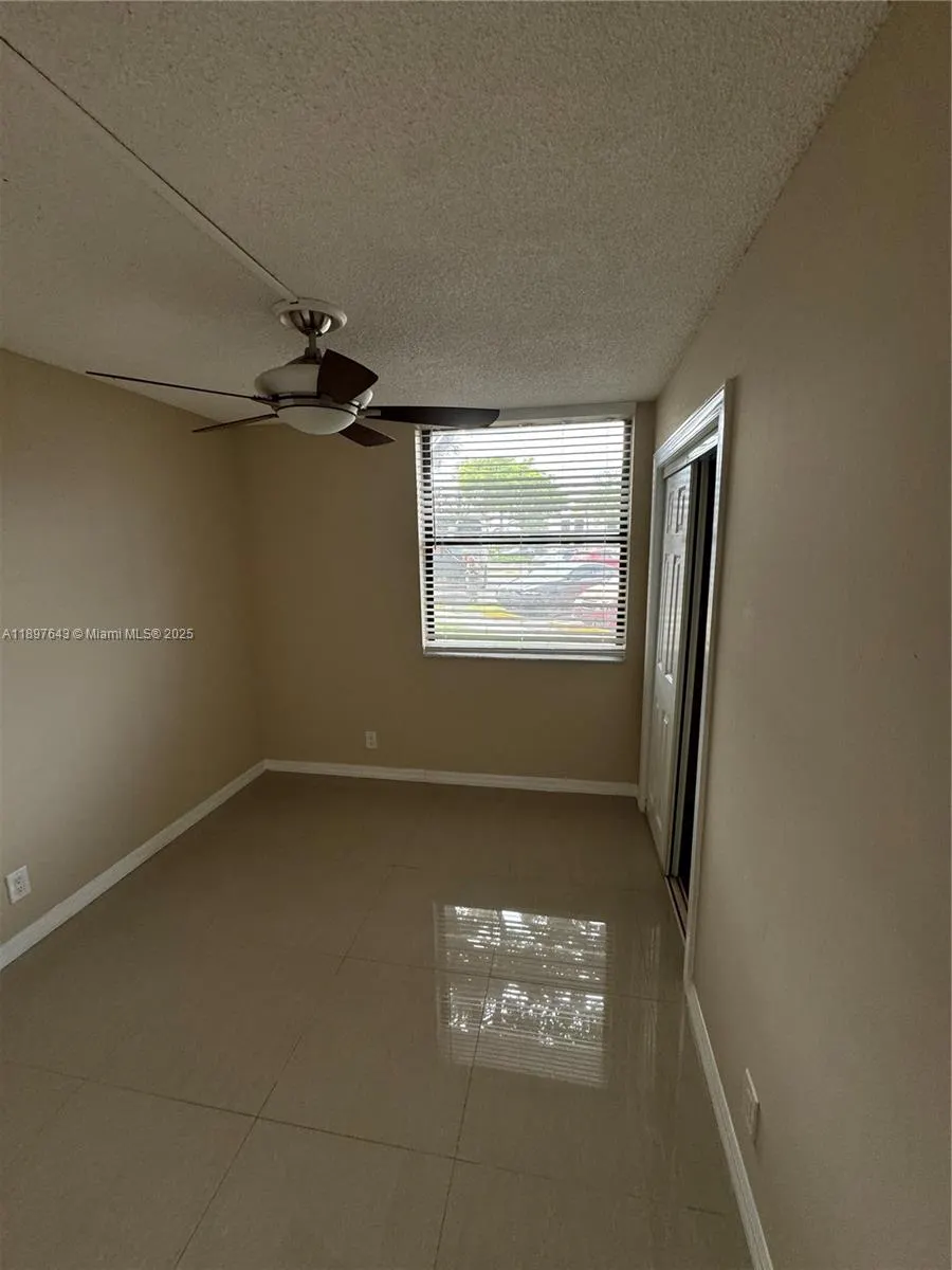 216 Lake Pointe Dr, #120
