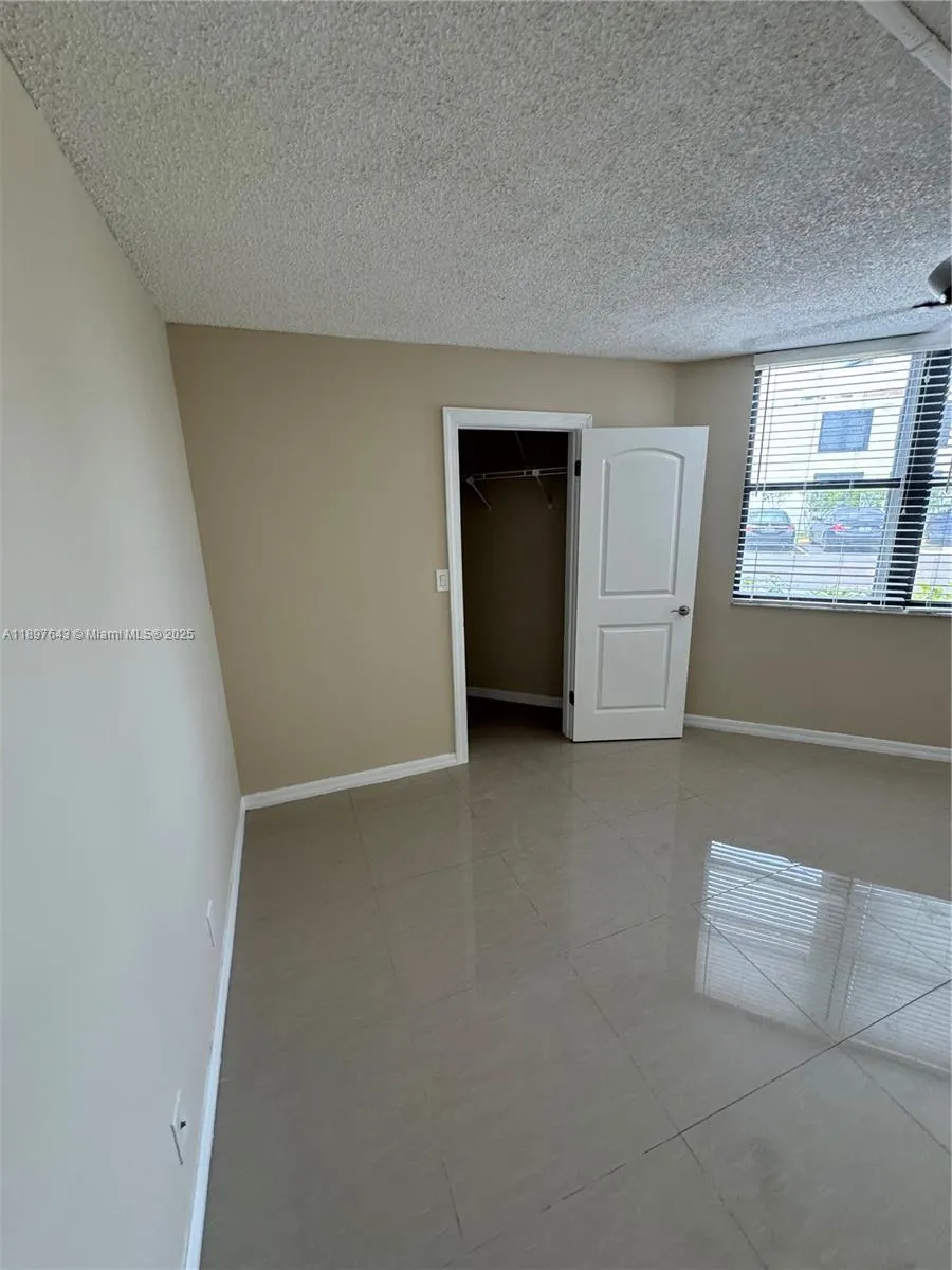 216 Lake Pointe Dr, #120