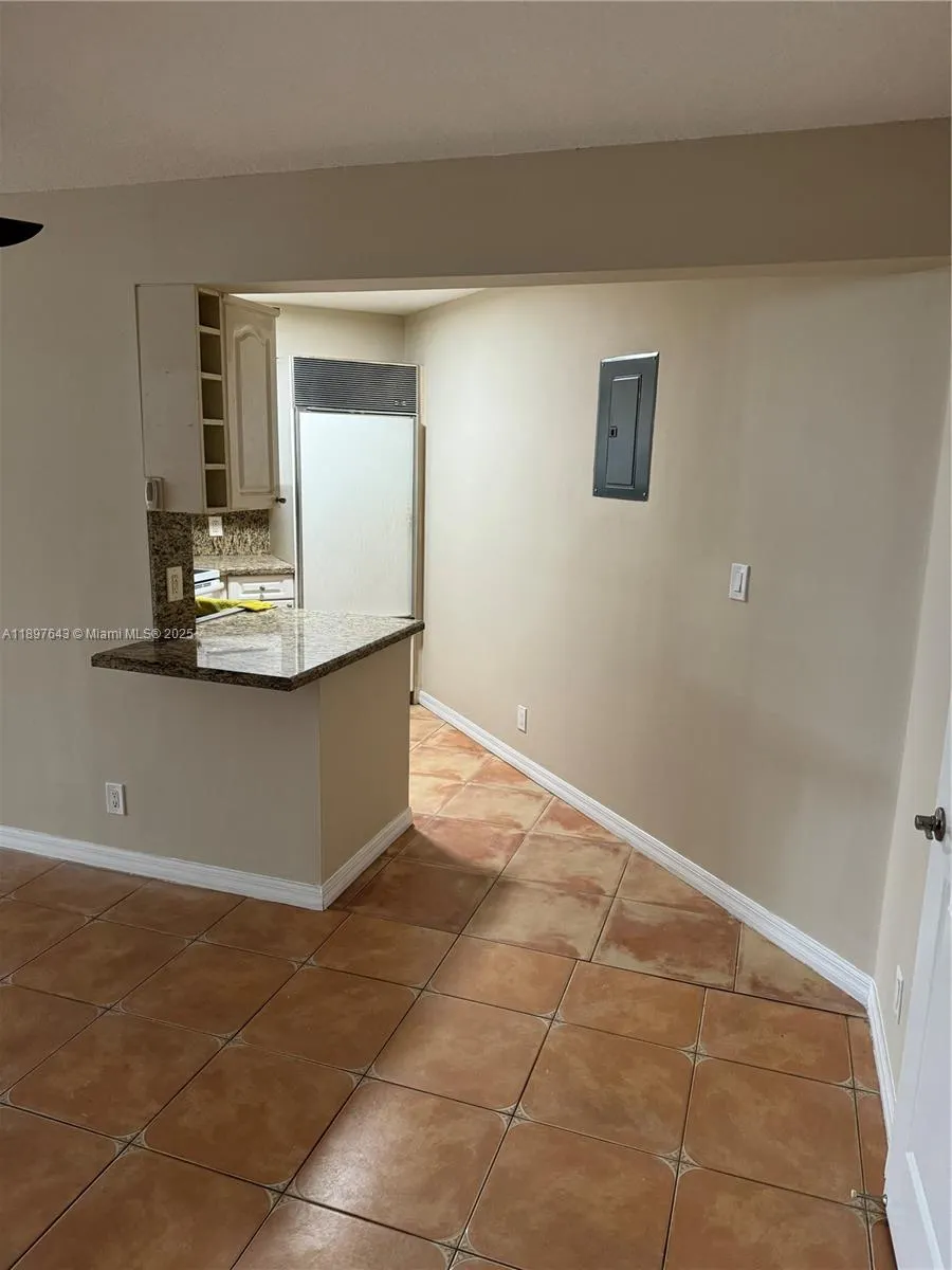 216 Lake Pointe Dr, #120