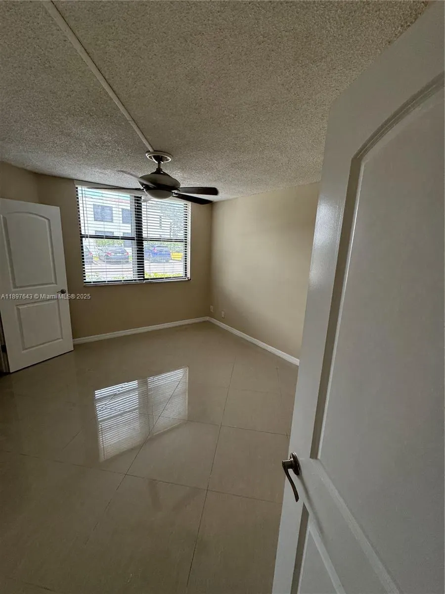 216 Lake Pointe Dr, #120