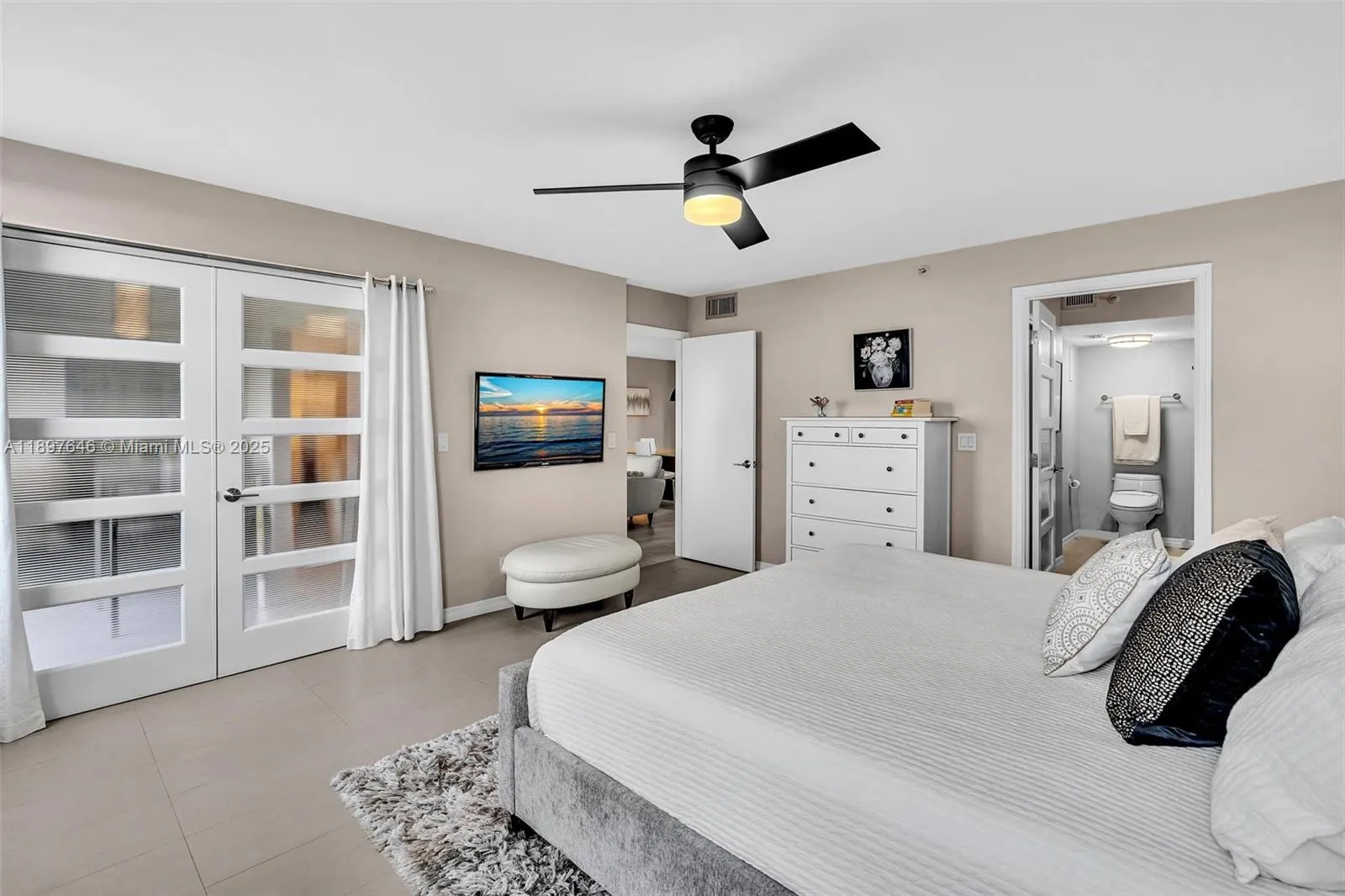 2221 Cypress Island Dr, #805
