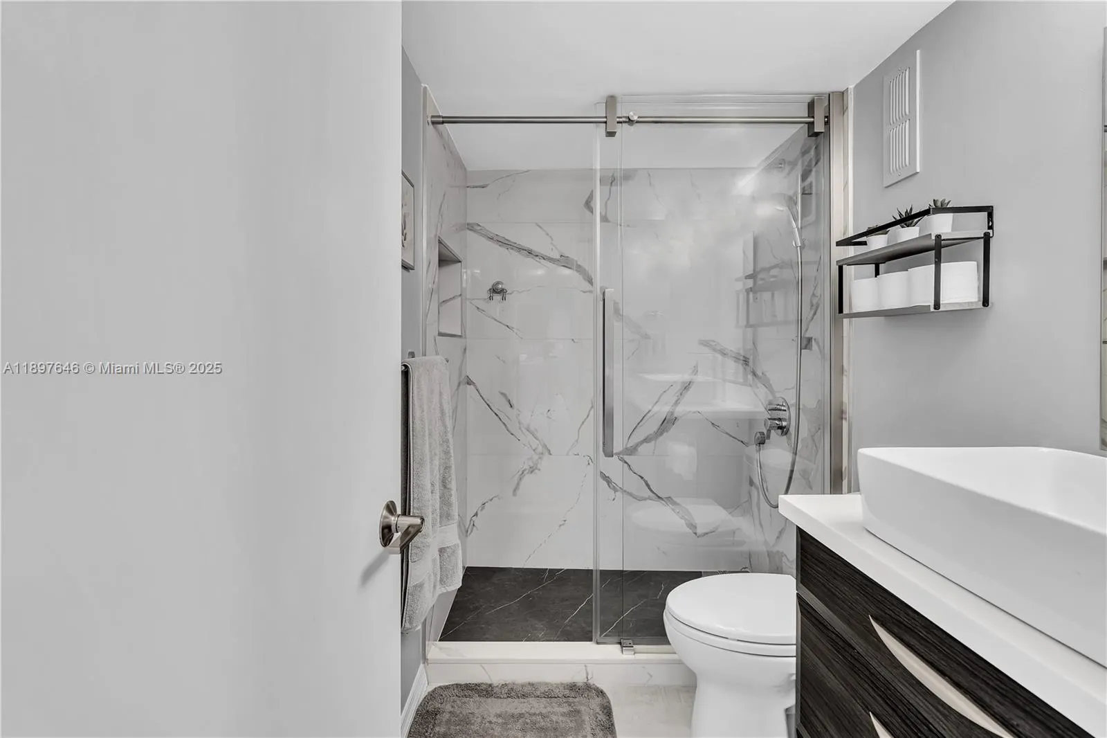 2221 Cypress Island Dr, #805