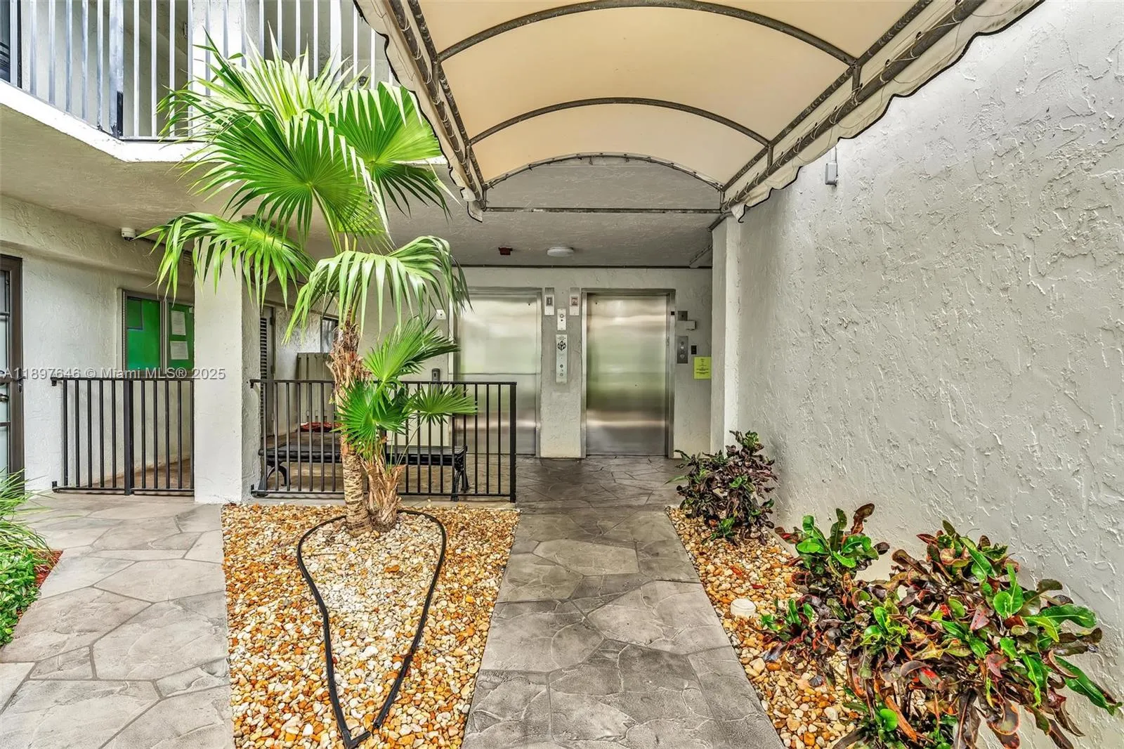 2221 Cypress Island Dr, #805