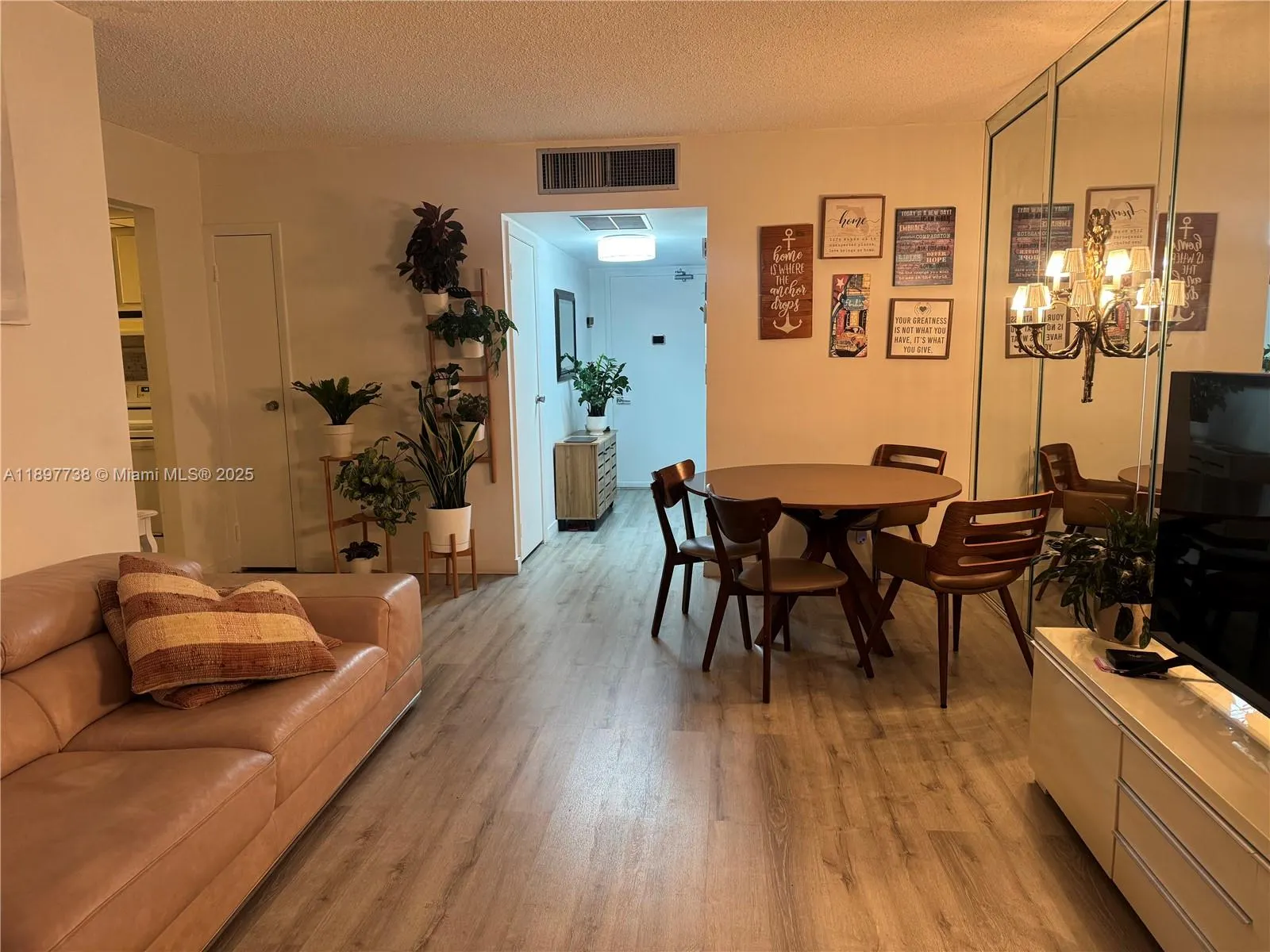 20301 W Country Club Dr, #821
