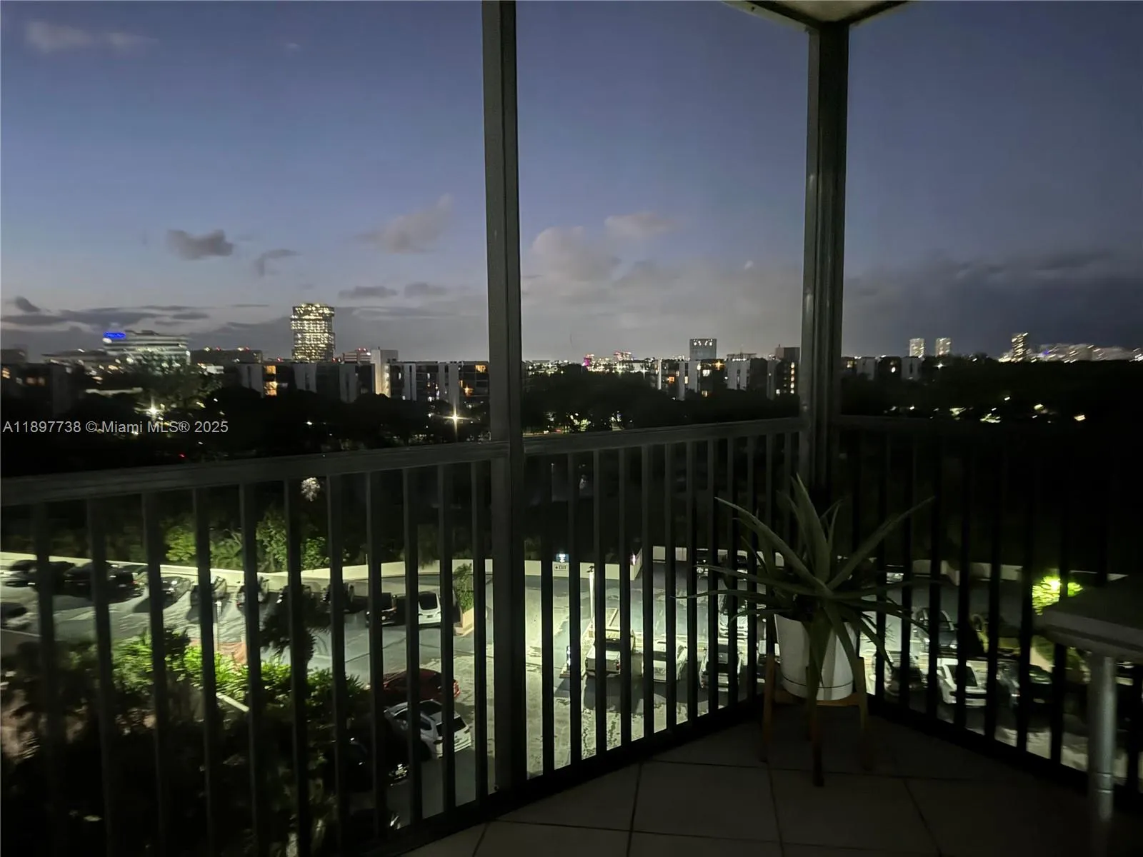 20301 W Country Club Dr, #821