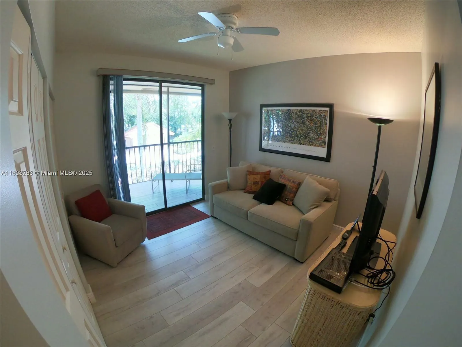 5800 Coach House Cir, #E
