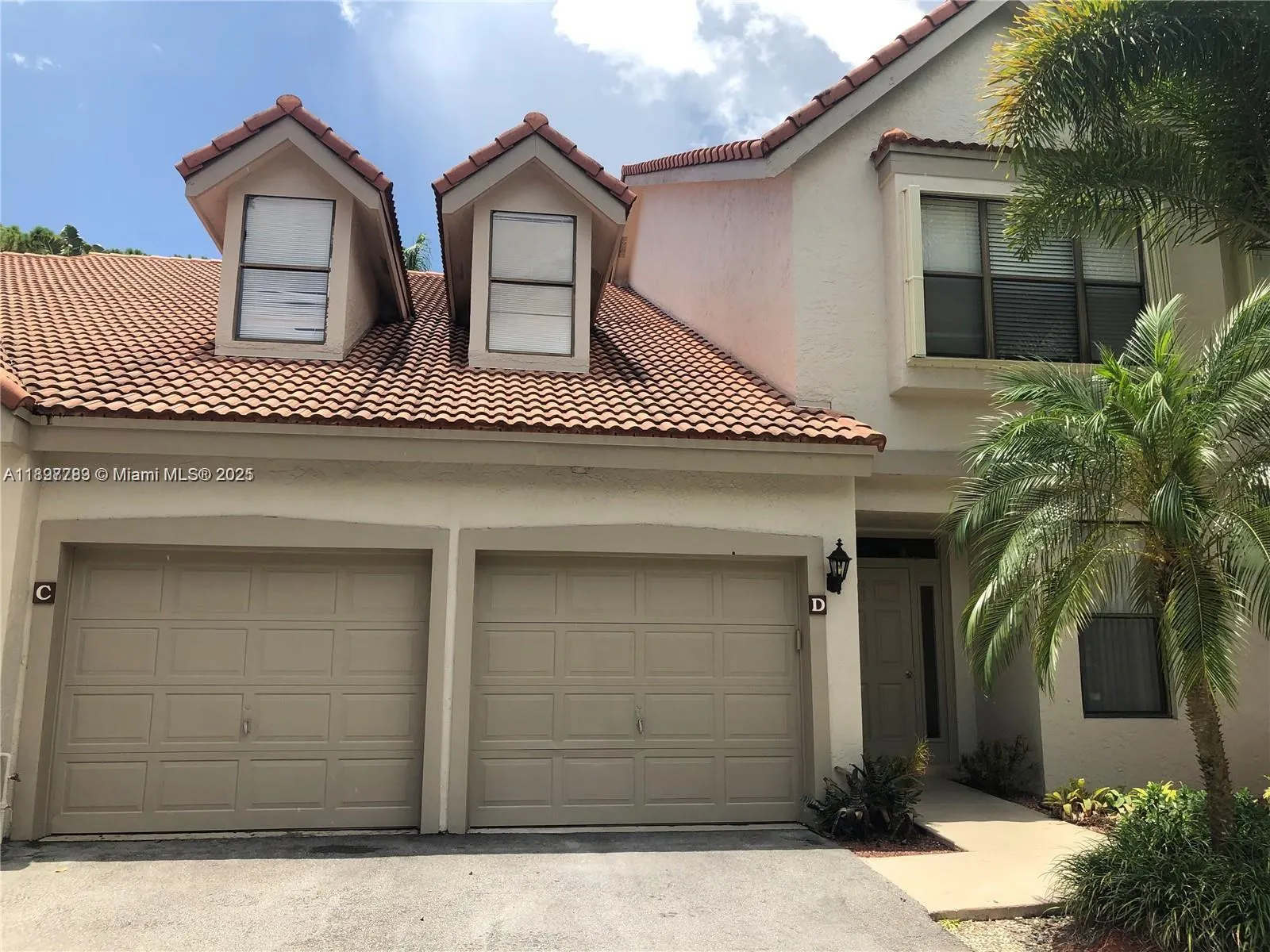 5800 Coach House Cir, #E