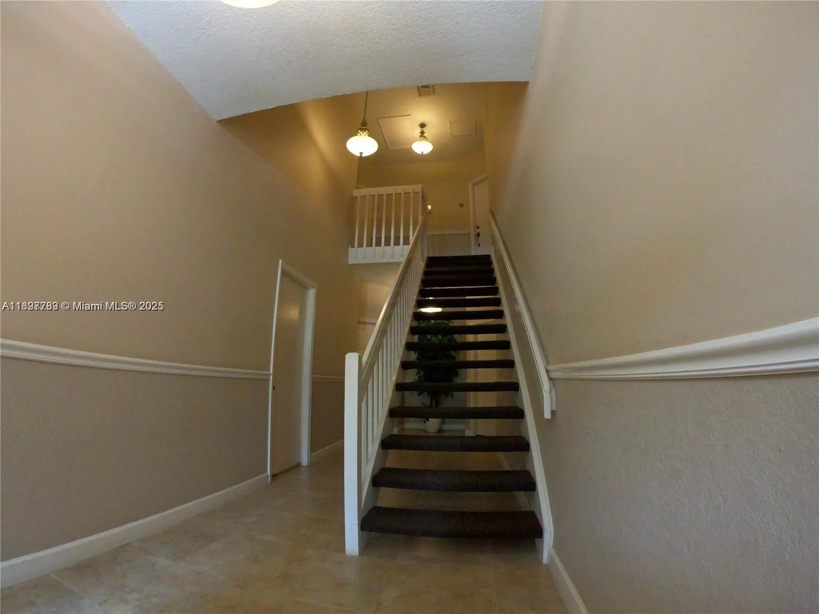 5800 Coach House Cir, #E