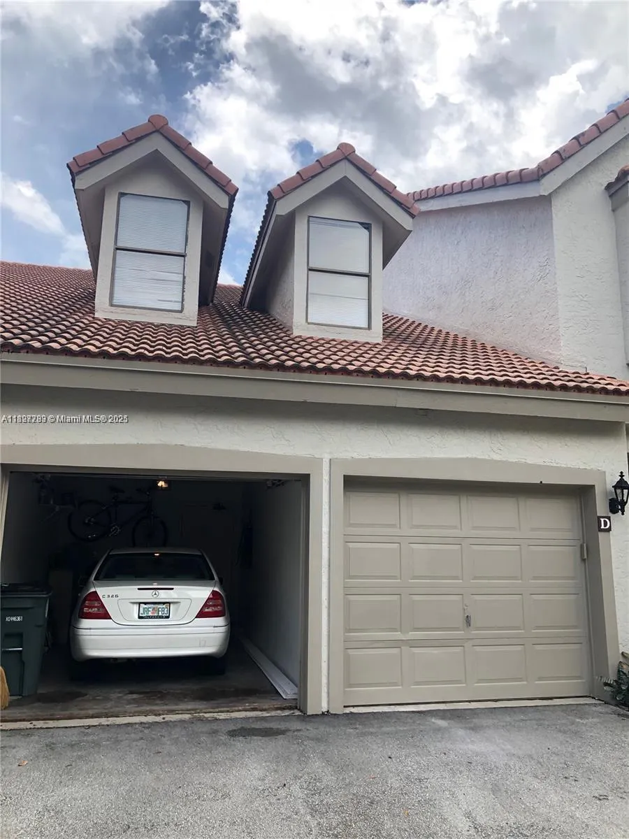 5800 Coach House Cir, #E