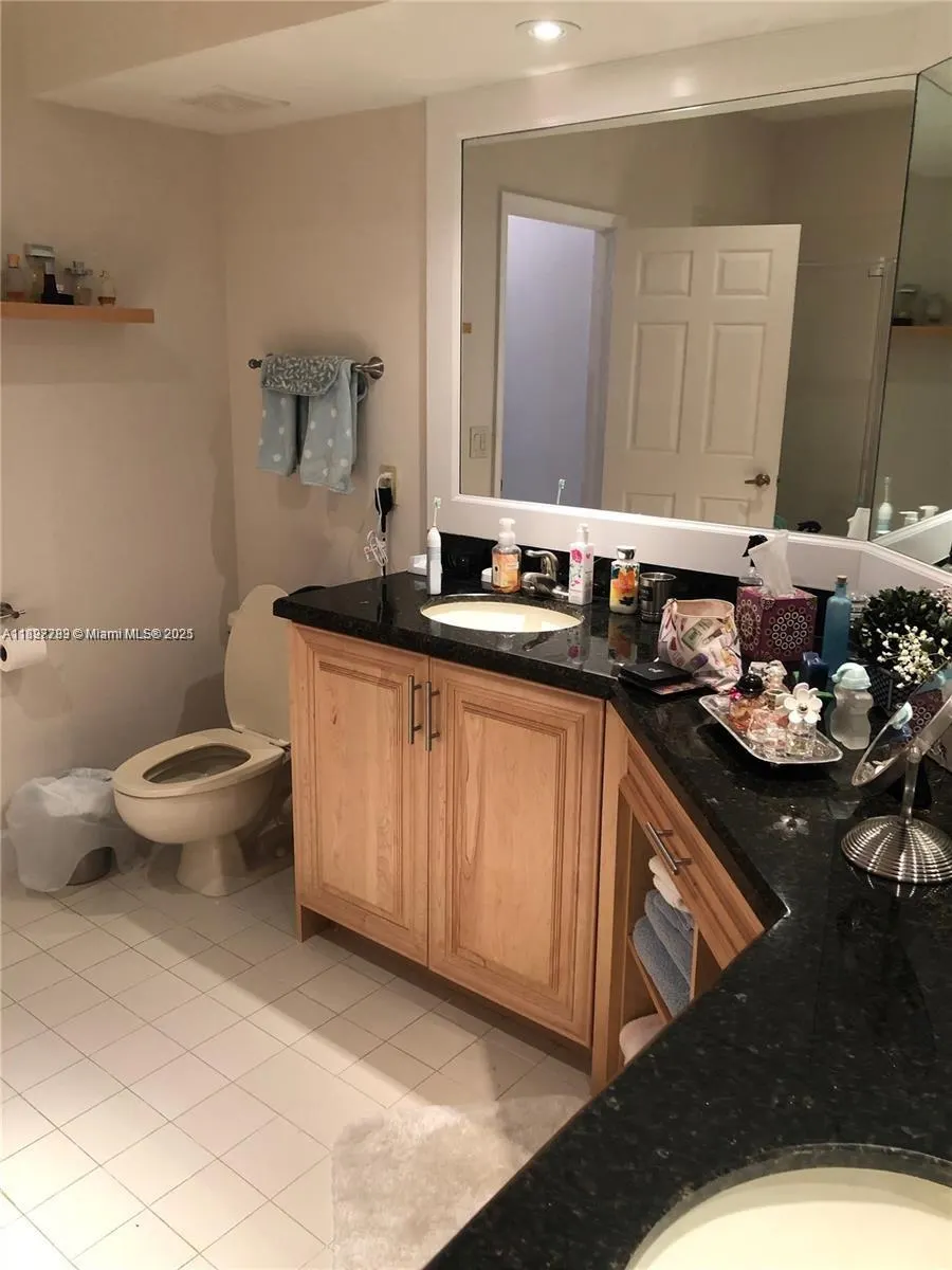 5800 Coach House Cir, #E