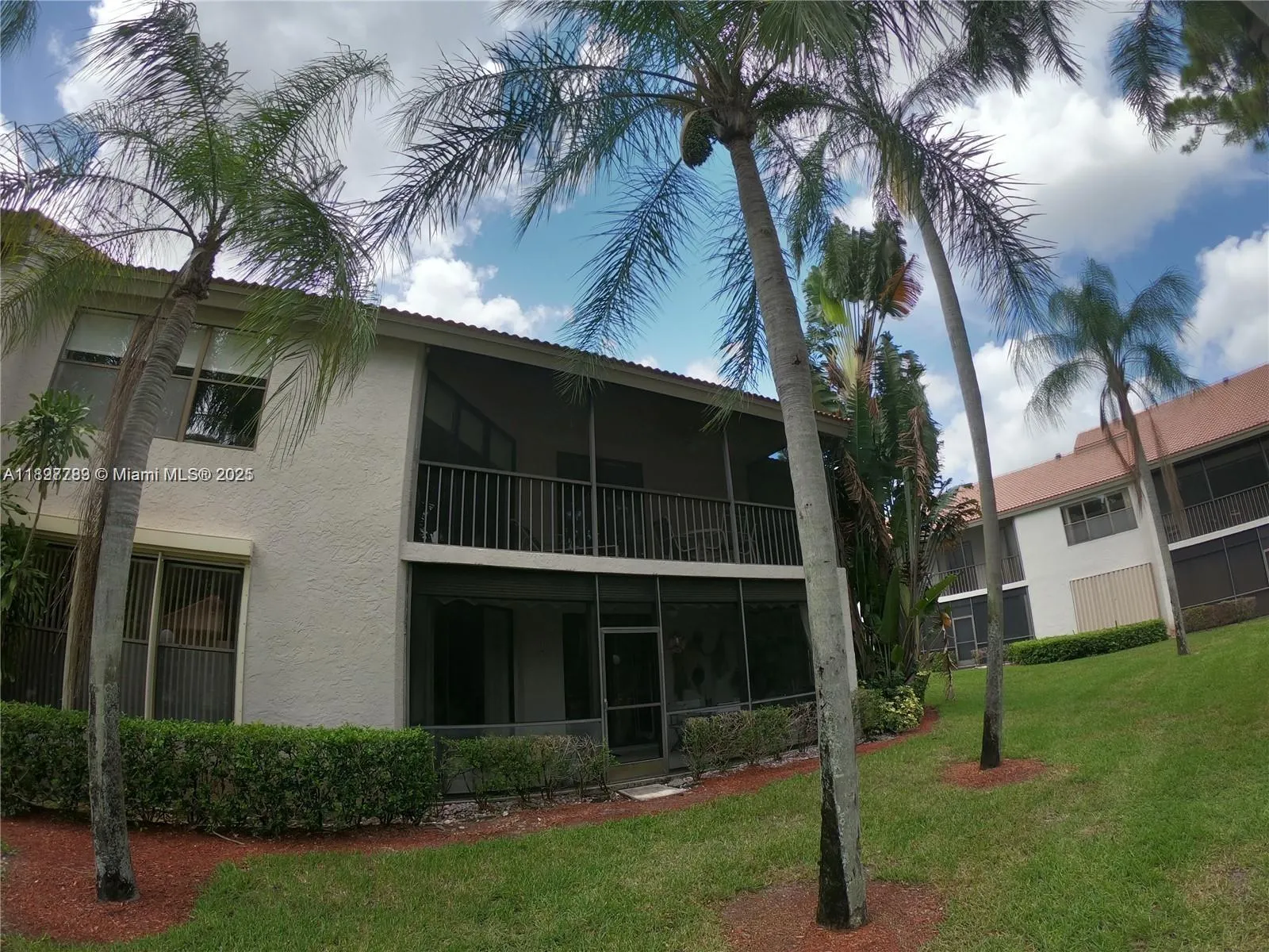 5800 Coach House Cir, #E