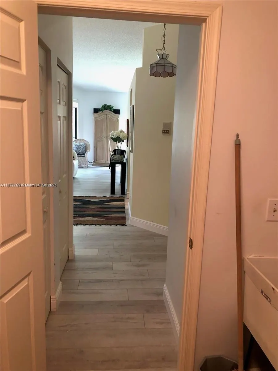 5800 Coach House Cir, #E