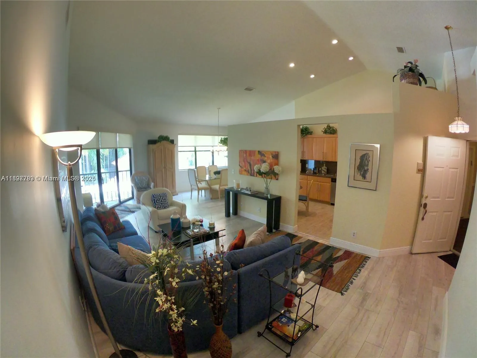 5800 Coach House Cir, #E